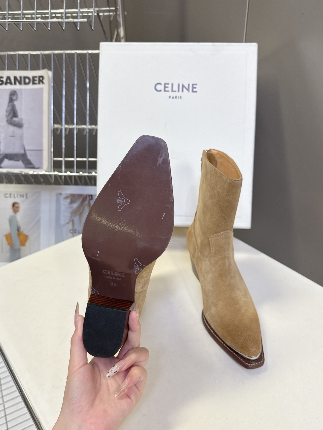  CELINE思琳专柜秋冬最新时装靴、走秀款时尚博主同款 早秋力推单品！复古欧美风格 炸街必备单品 ✔️