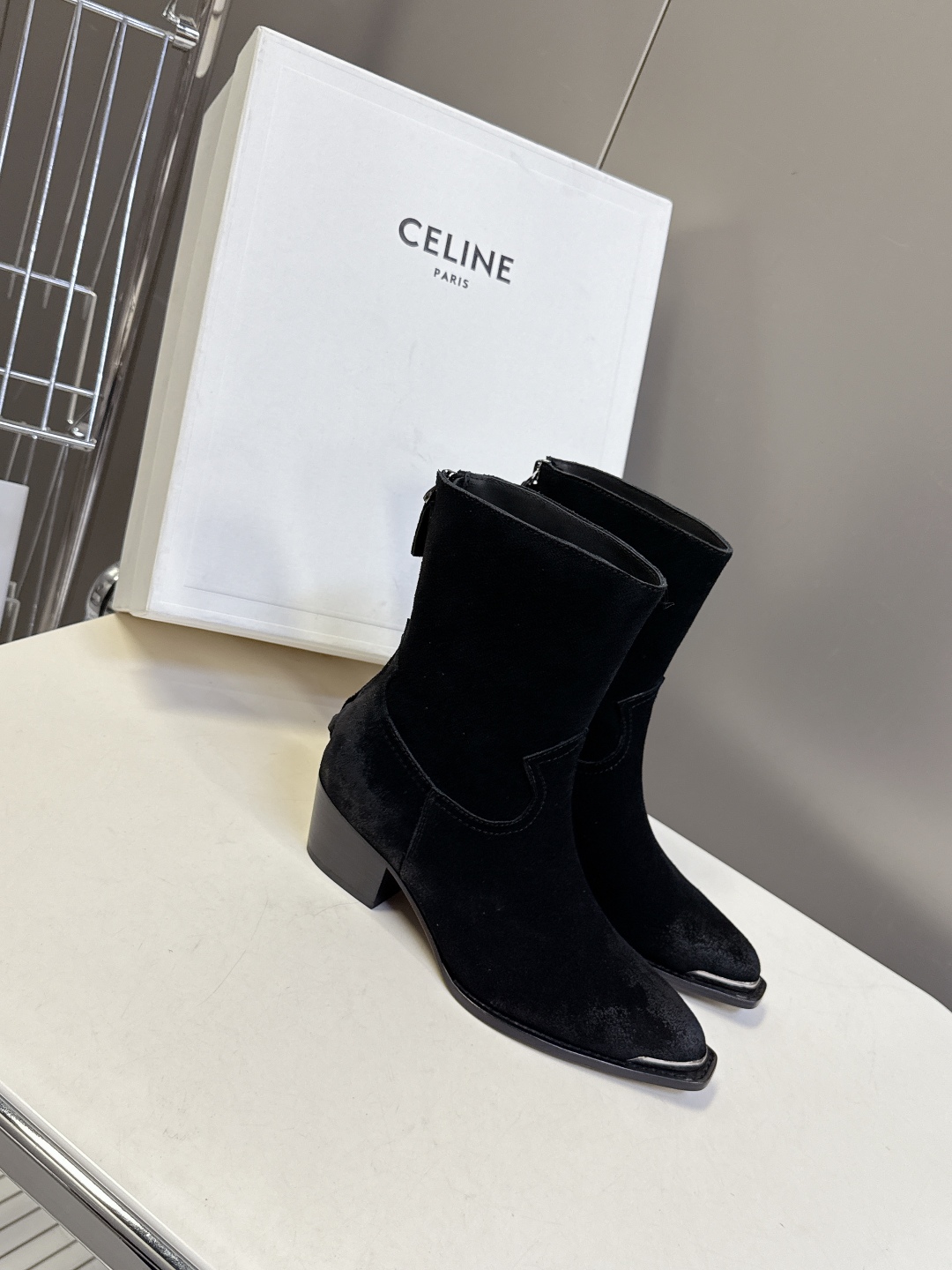  CELINE思琳专柜秋冬最新时装靴、走秀款时尚博主同款 早秋力推单品！复古欧美风格 炸街必备单品 ✔️