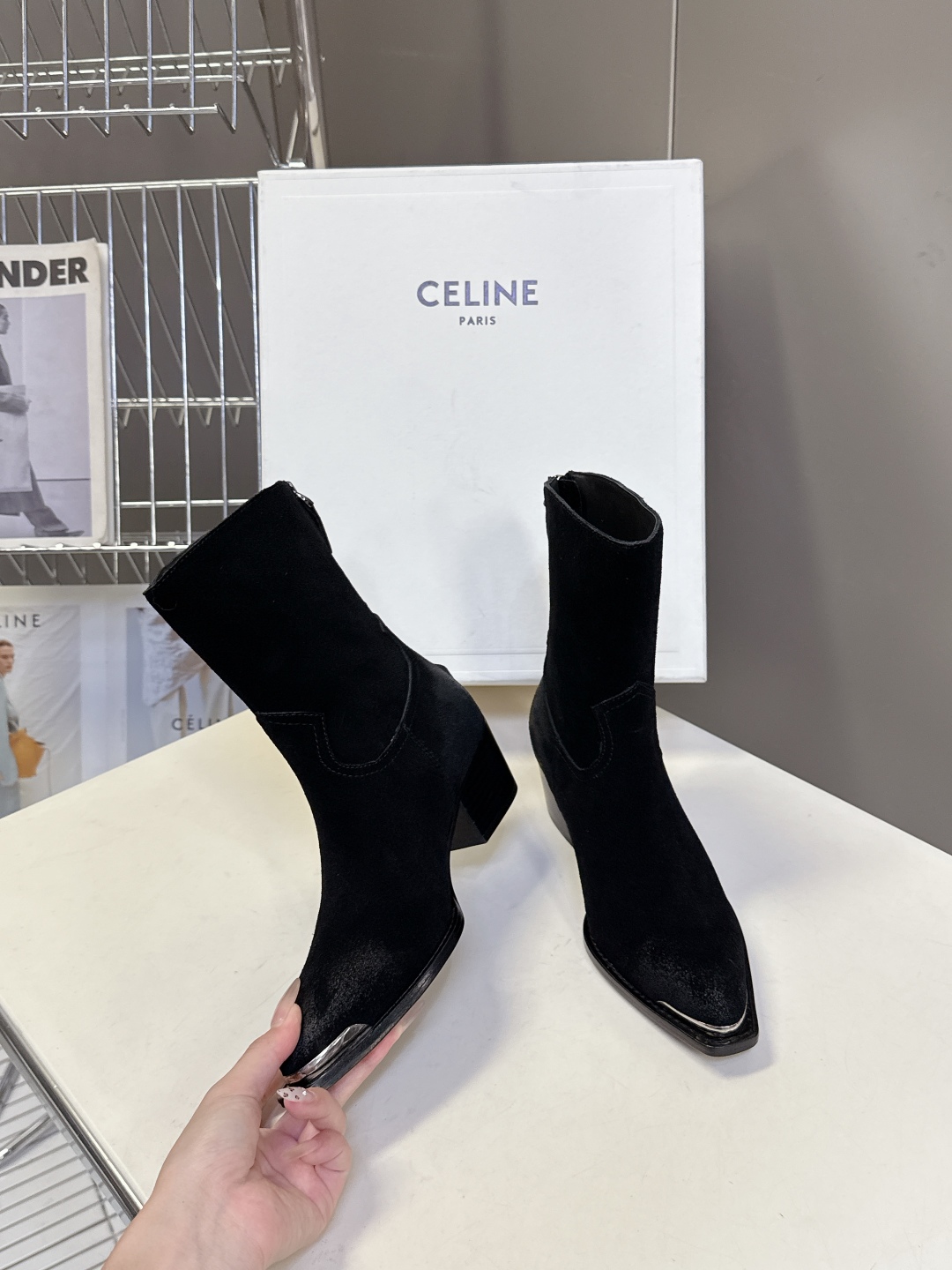  CELINE思琳专柜秋冬最新时装靴、走秀款时尚博主同款 早秋力推单品！复古欧美风格 炸街必备单品 ✔️