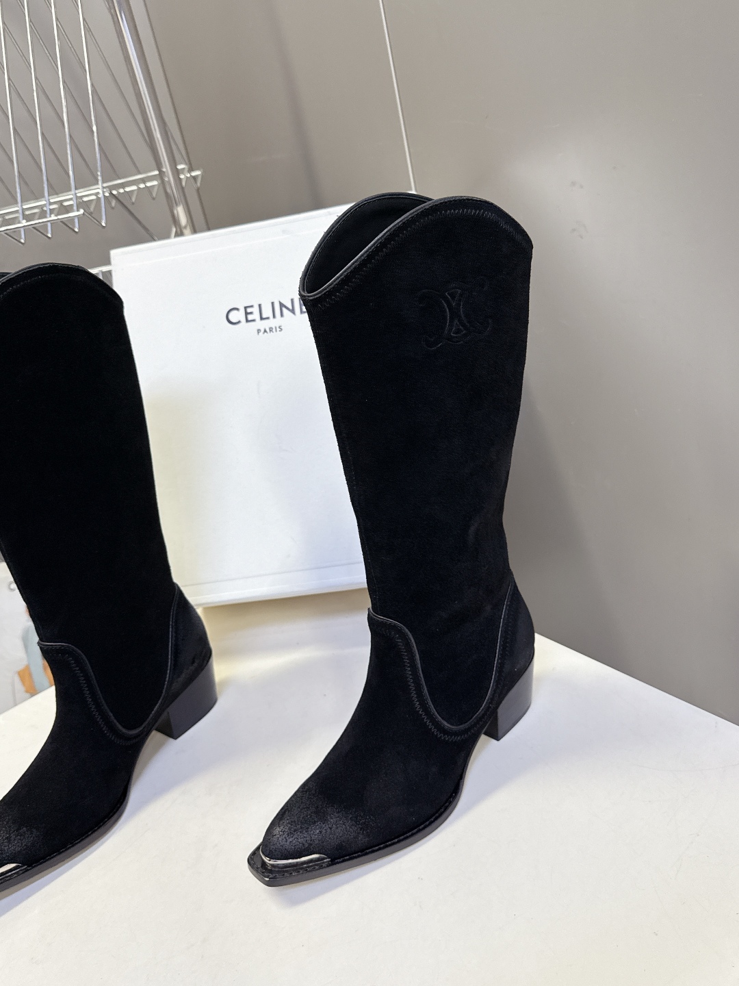  CELINE思琳专柜秋冬最新时装靴、走秀款时尚博主同款 早秋力推单品！复古欧美风格 炸街必备单品 ✔️