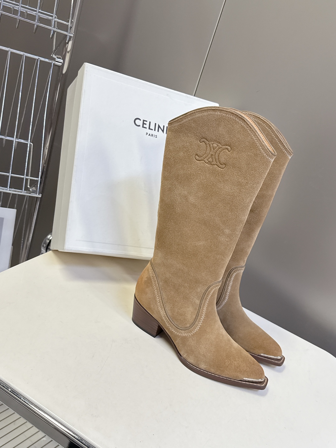  CELINE思琳专柜秋冬最新时装靴、走秀款时尚博主同款 早秋力推单品！复古欧美风格 炸街必备单品 ✔️