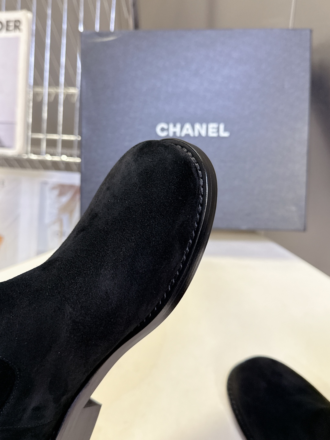 CHANEL香奈儿25B秋冬最新款链条靴
小红书力推款 怎么搭配都好看 时髦精必备 香奈儿女士钟爱简约又