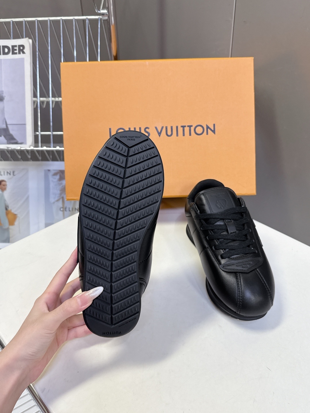 男装➕10 路易威登LOUIS VUITTON菲董联名走秀款厚底 运动鞋 阿甘鞋
秀款出镜率最高的单