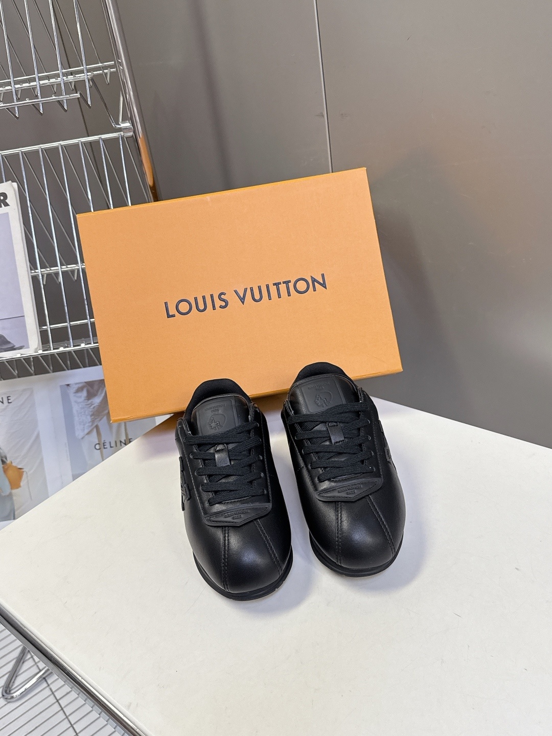 男装➕10 路易威登LOUIS VUITTON菲董联名走秀款厚底 运动鞋 阿甘鞋
秀款出镜率最高的单