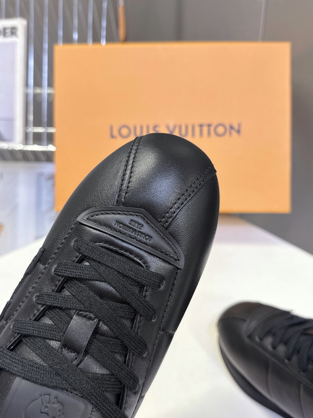 男装➕10 路易威登LOUIS VUITTON菲董联名走秀款厚底 运动鞋 阿甘鞋
秀款出镜率最高的单