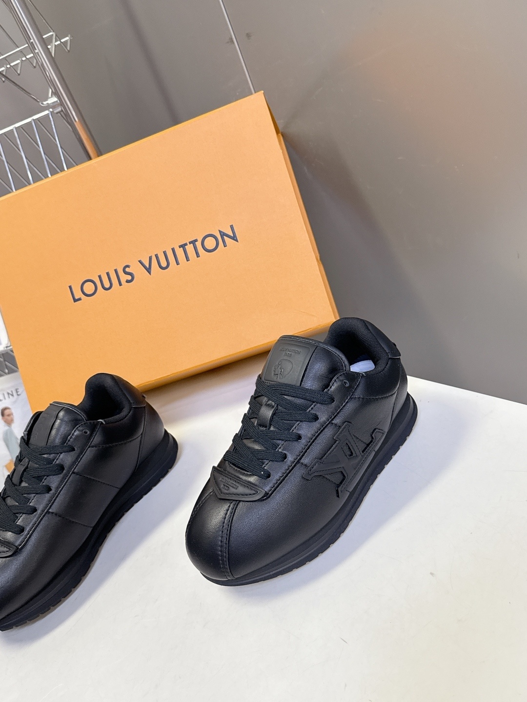 男装➕10 路易威登LOUIS VUITTON菲董联名走秀款厚底 运动鞋 阿甘鞋
秀款出镜率最高的单
