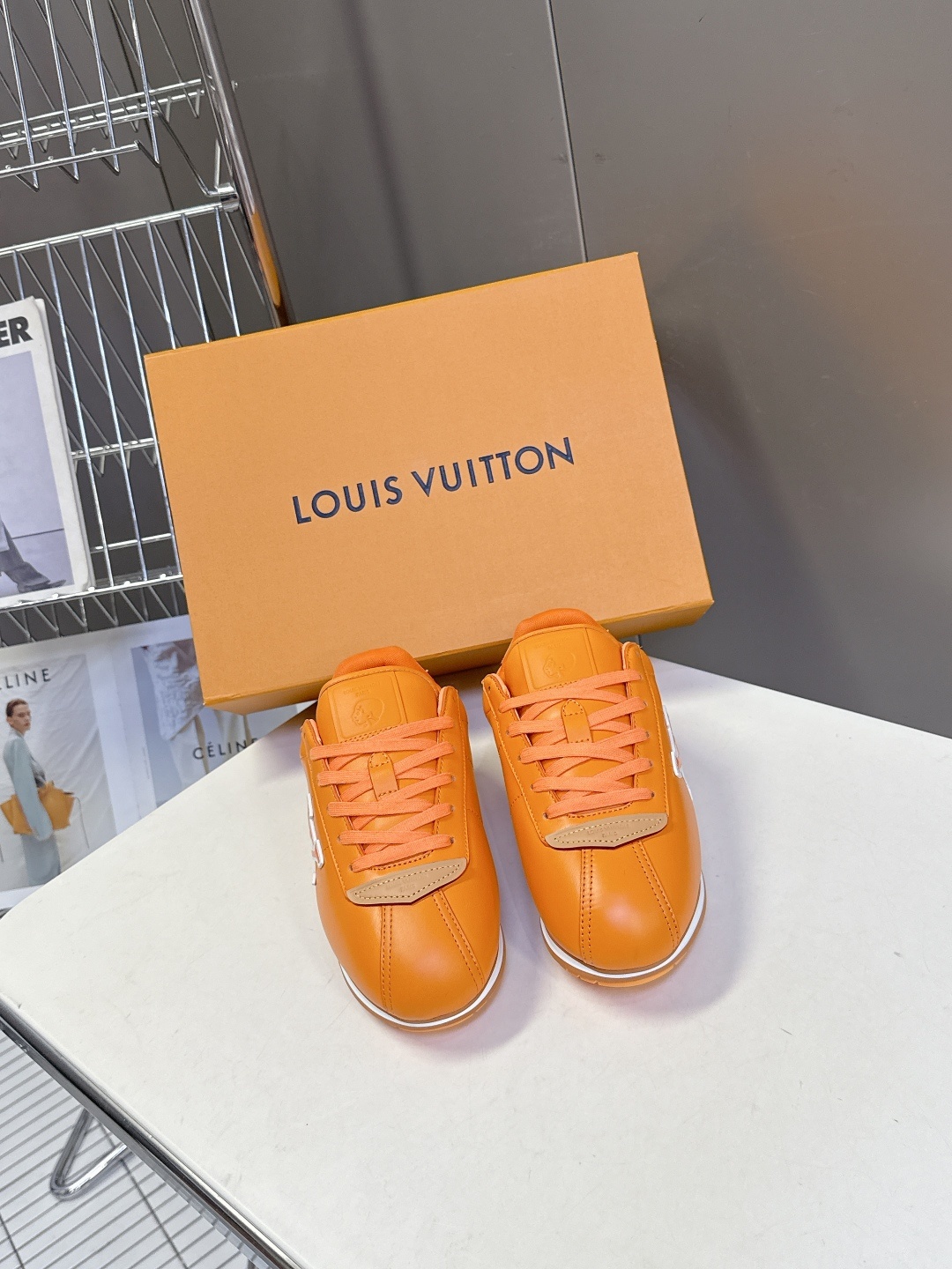 男装➕10 路易威登LOUIS VUITTON菲董联名走秀款厚底 运动鞋 阿甘鞋
秀款出镜率最高的单