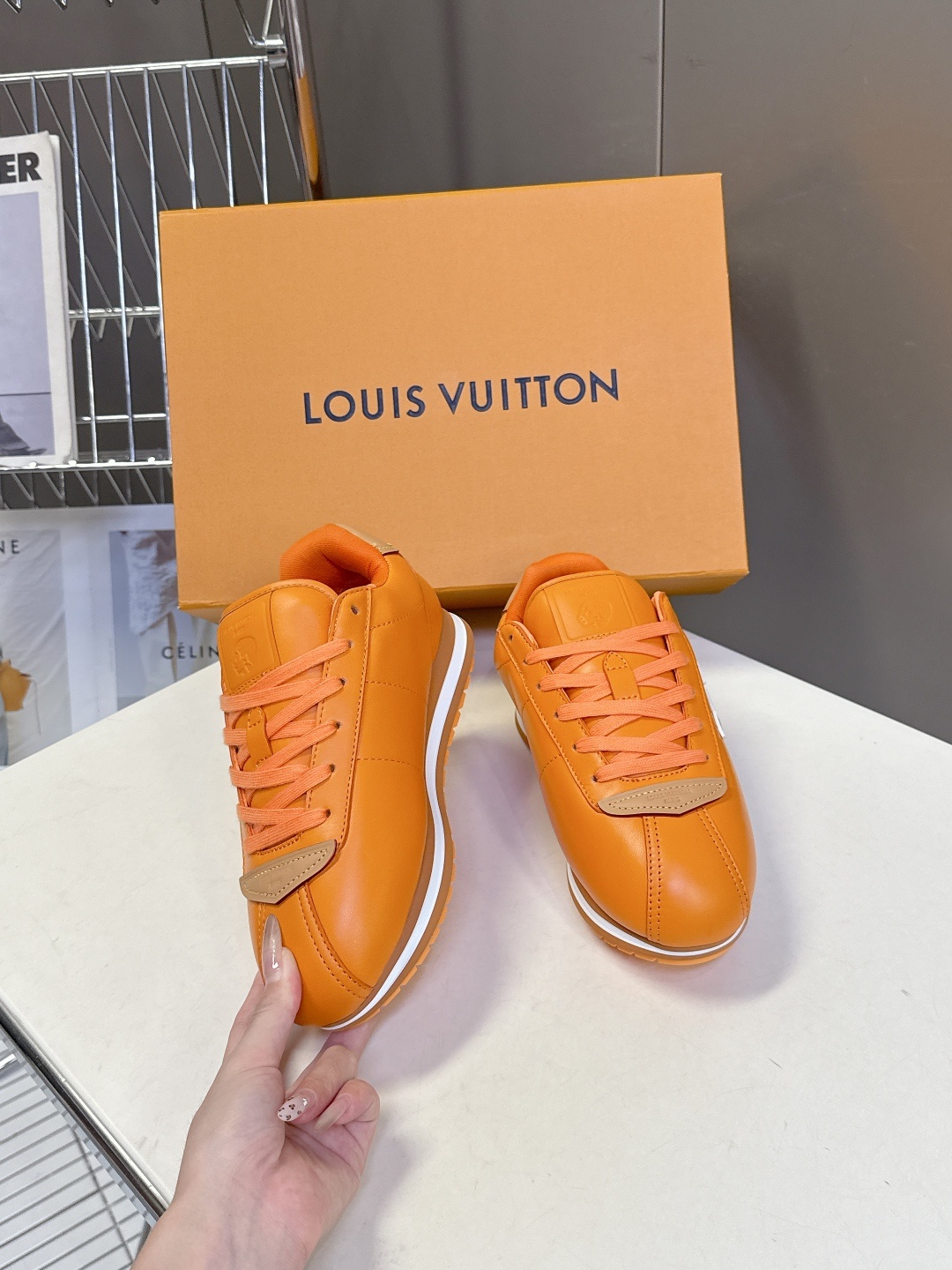 男装➕10 路易威登LOUIS VUITTON菲董联名走秀款厚底 运动鞋 阿甘鞋
秀款出镜率最高的单