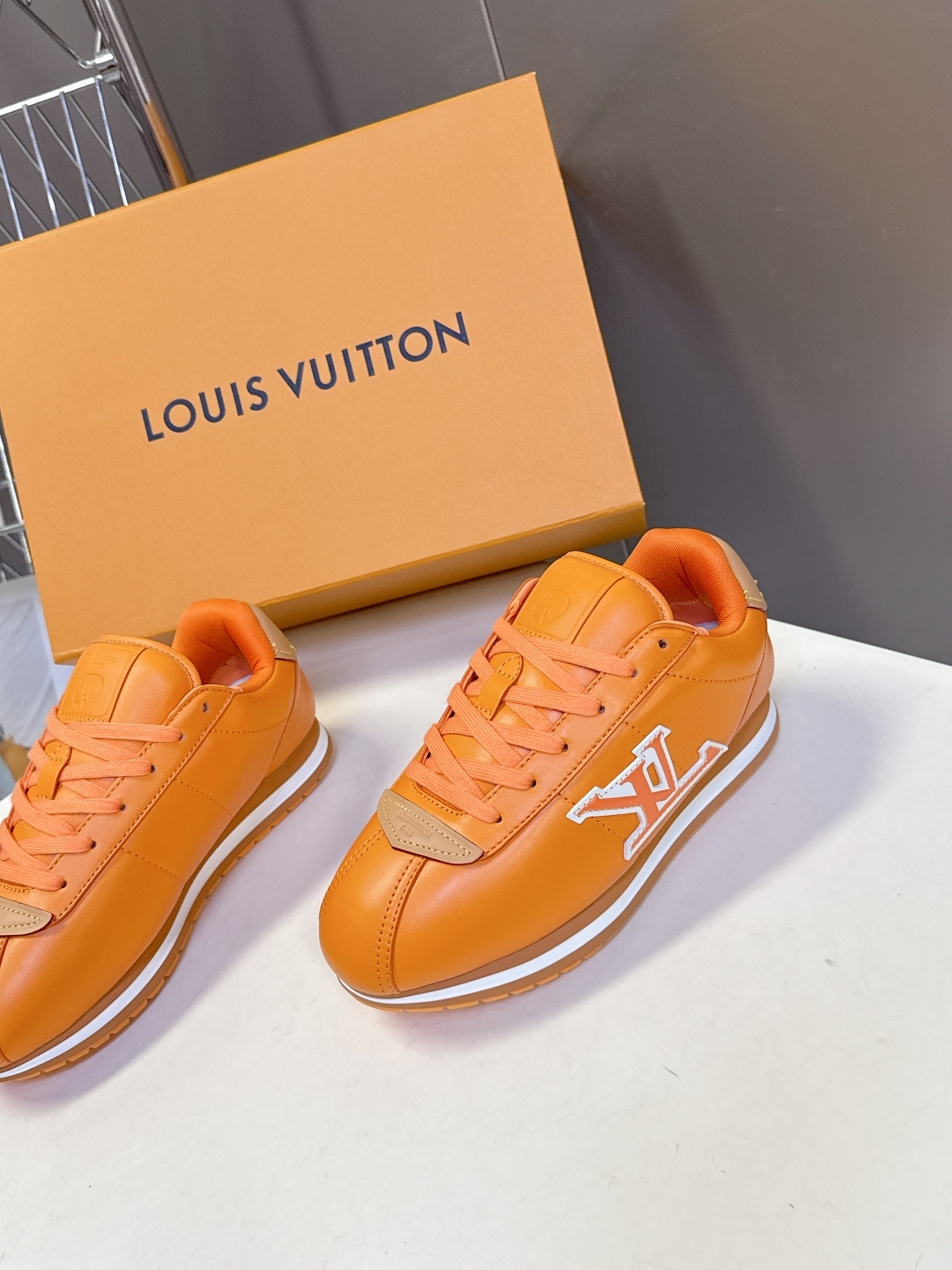 男装➕10 路易威登LOUIS VUITTON菲董联名走秀款厚底 运动鞋 阿甘鞋
秀款出镜率最高的单