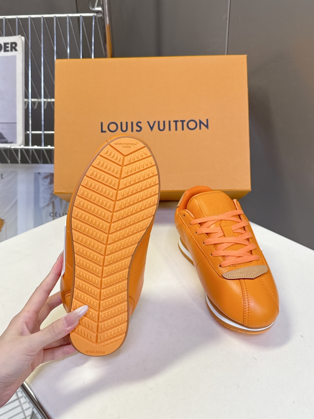 男装➕10 路易威登LOUIS VUITTON菲董联名走秀款厚底 运动鞋 阿甘鞋
秀款出镜率最高的单