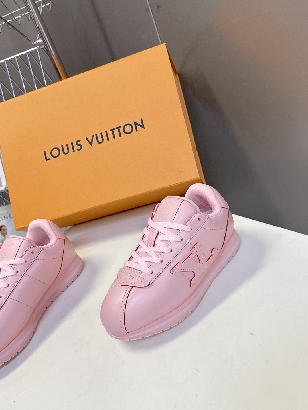  男装➕10 路易威登LOUIS VUITTON菲董联名走秀款厚底 运动鞋 阿甘鞋
 秀款出镜率最高的单