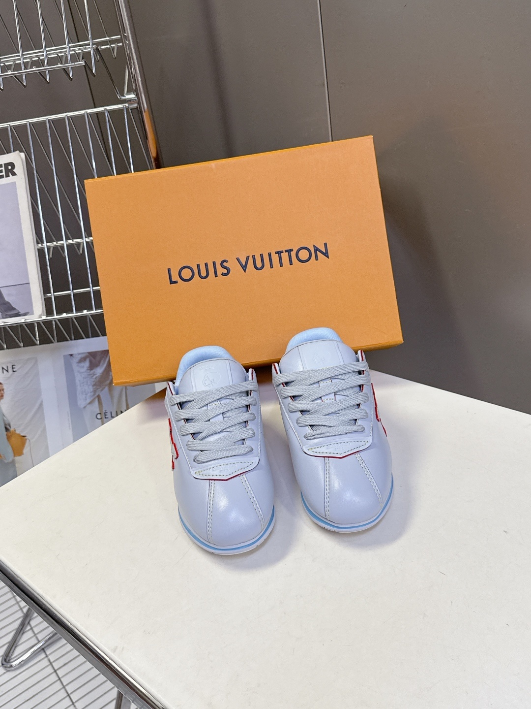 男装➕10 路易威登LOUIS VUITTON菲董联名走秀款厚底 运动鞋 阿甘鞋
秀款出镜率最高的单