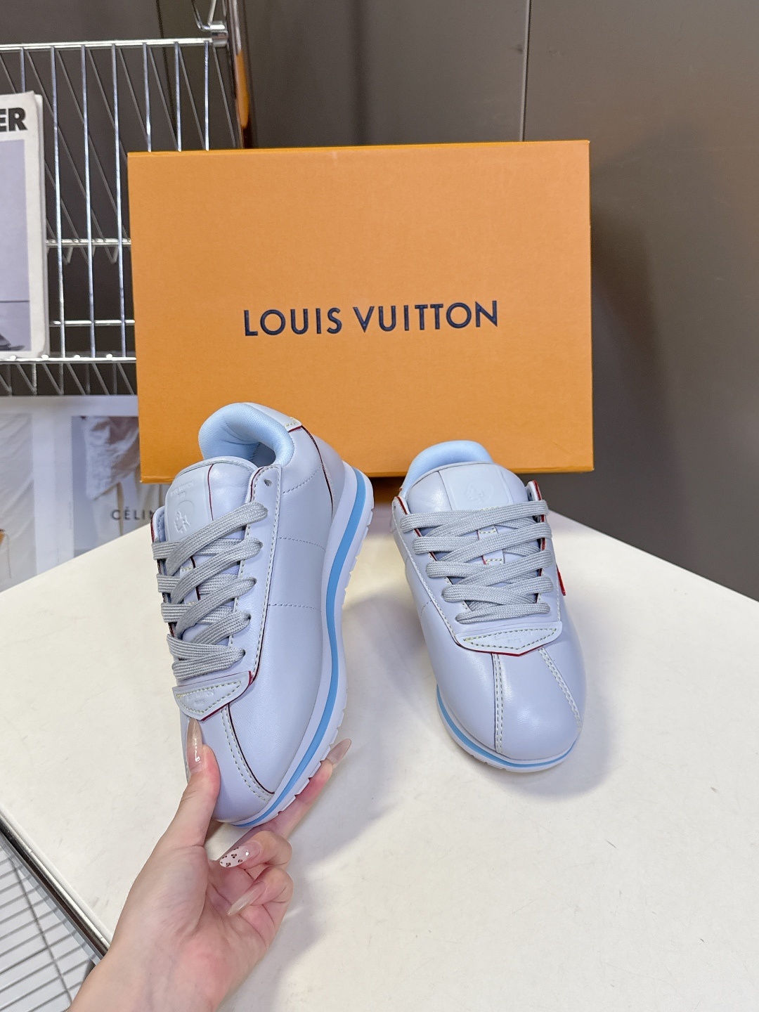 男装➕10 路易威登LOUIS VUITTON菲董联名走秀款厚底 运动鞋 阿甘鞋
秀款出镜率最高的单