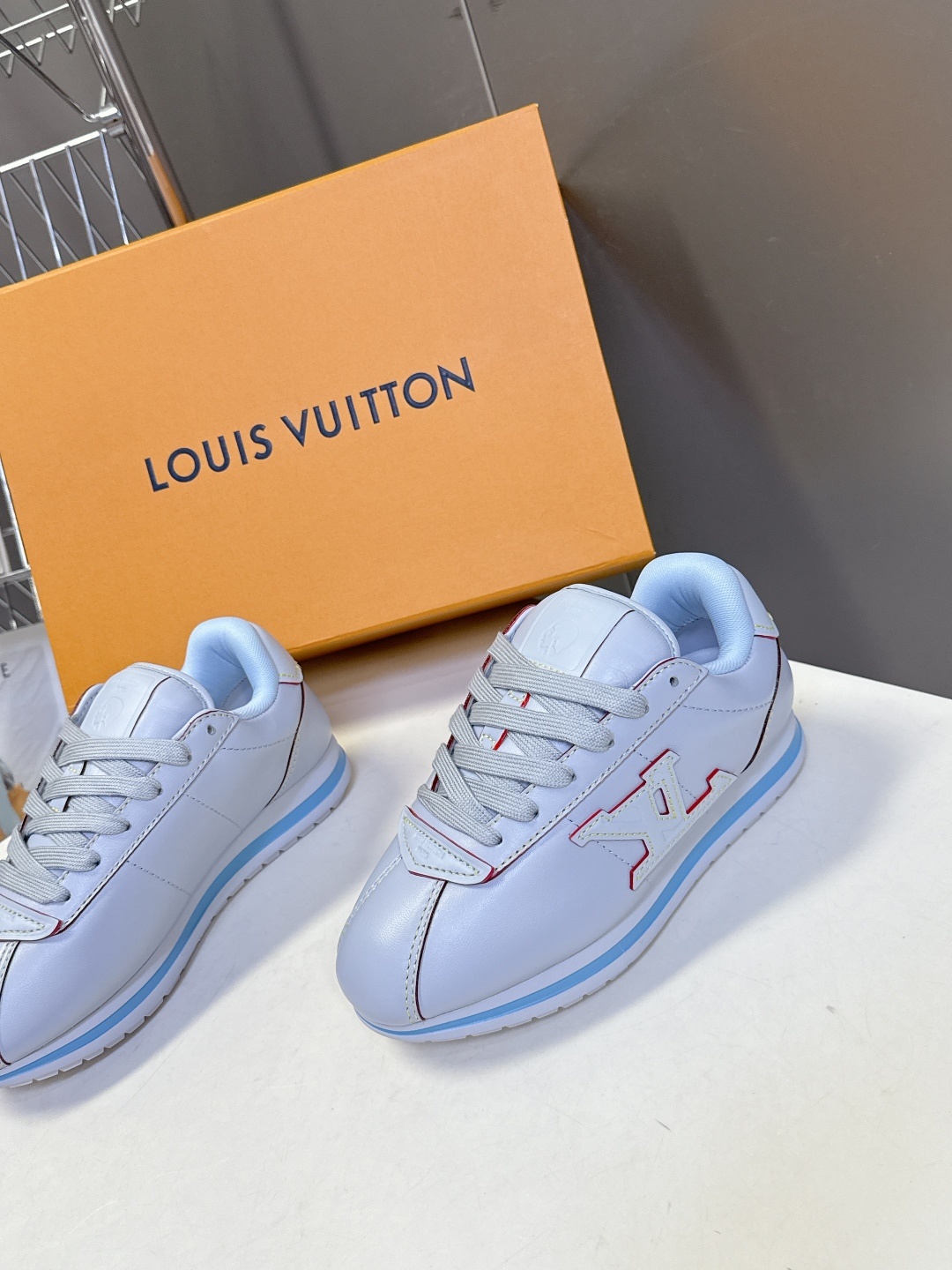 男装➕10 路易威登LOUIS VUITTON菲董联名走秀款厚底 运动鞋 阿甘鞋
秀款出镜率最高的单