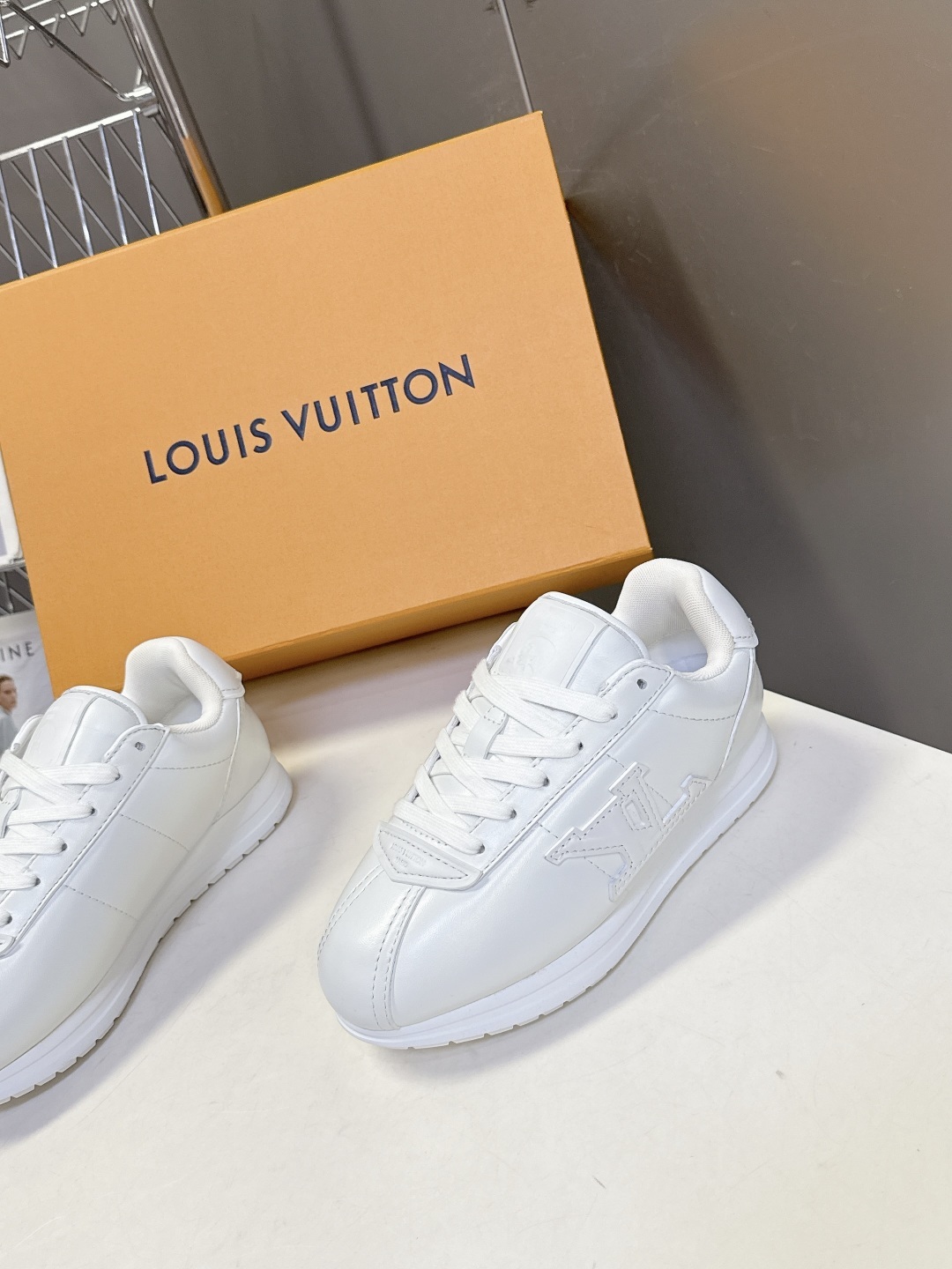 男装➕10 路易威登LOUIS VUITTON菲董联名走秀款厚底 运动鞋 阿甘鞋
秀款出镜率最高的单