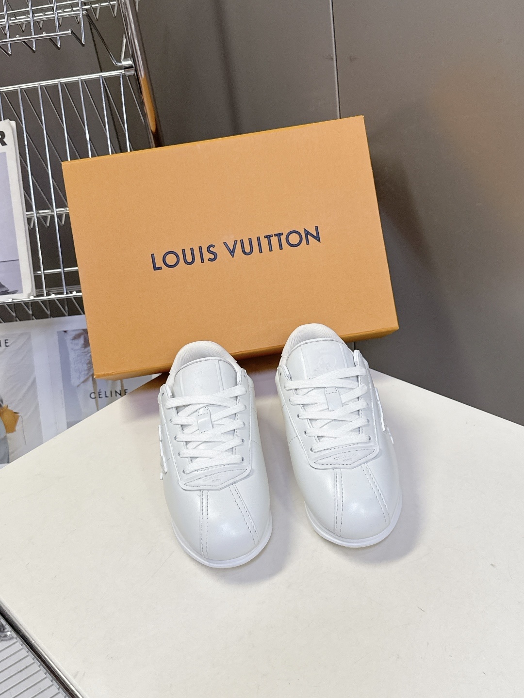 男装➕10 路易威登LOUIS VUITTON菲董联名走秀款厚底 运动鞋 阿甘鞋
秀款出镜率最高的单