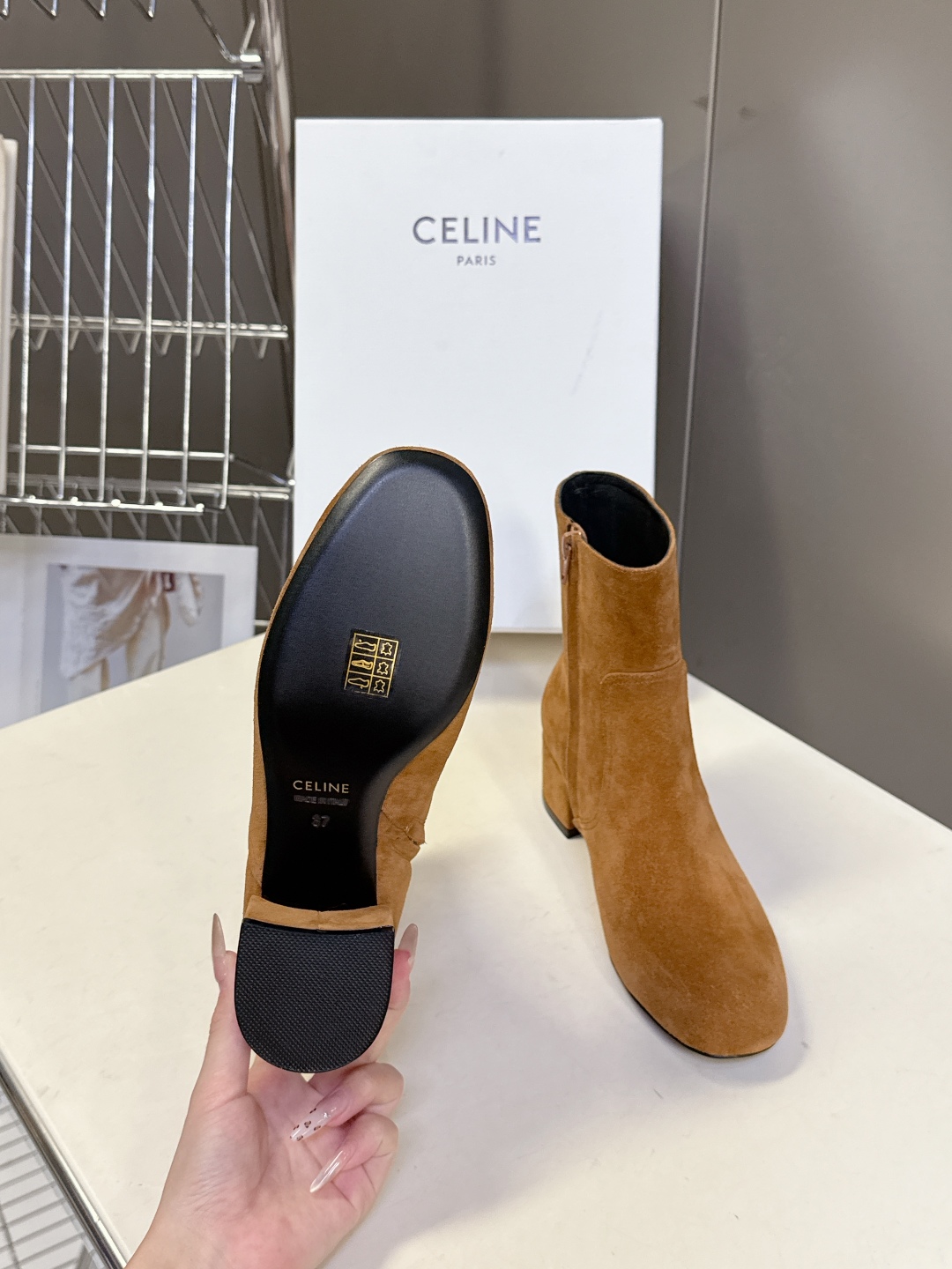  Celine思琳秋冬最新款复古凯旋门粗跟 短靴 长靴
 超多明星时尚博主种草 思琳这一季好看的款式真的