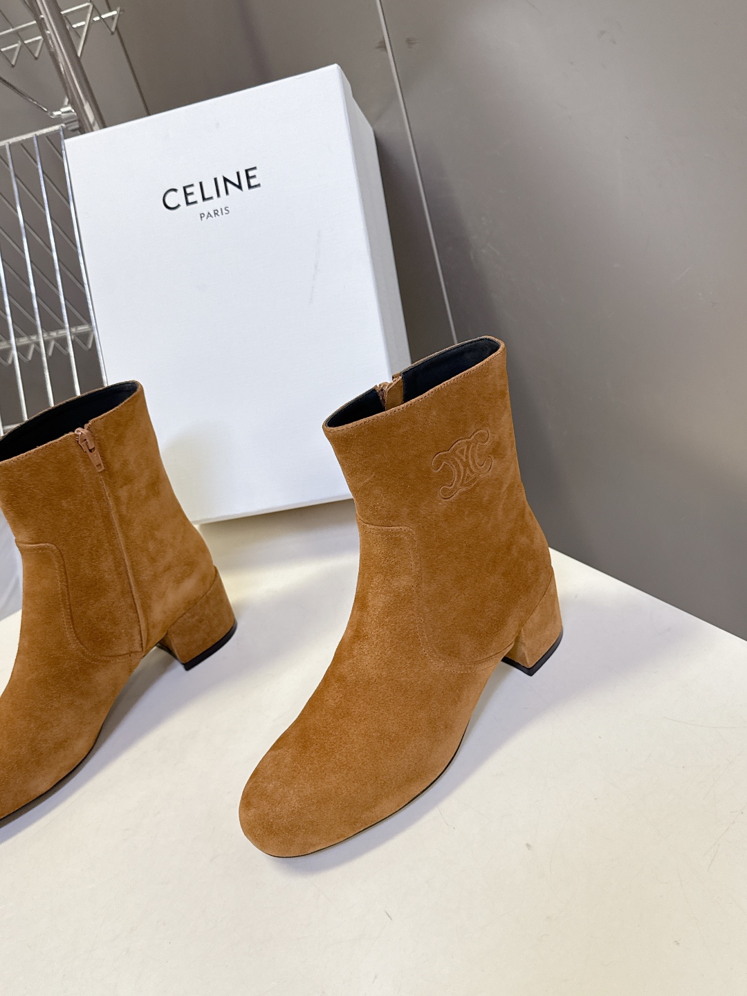  Celine思琳秋冬最新款复古凯旋门粗跟 短靴 长靴
 超多明星时尚博主种草 思琳这一季好看的款式真的