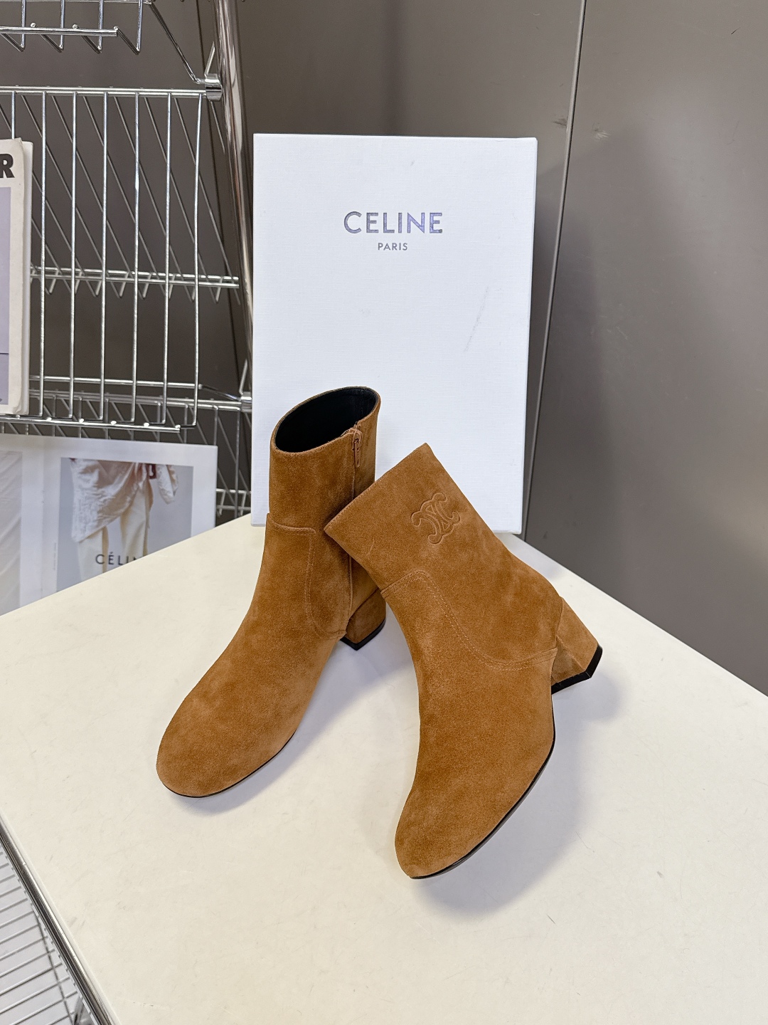  Celine思琳秋冬最新款复古凯旋门粗跟 短靴 长靴
 超多明星时尚博主种草 思琳这一季好看的款式真的