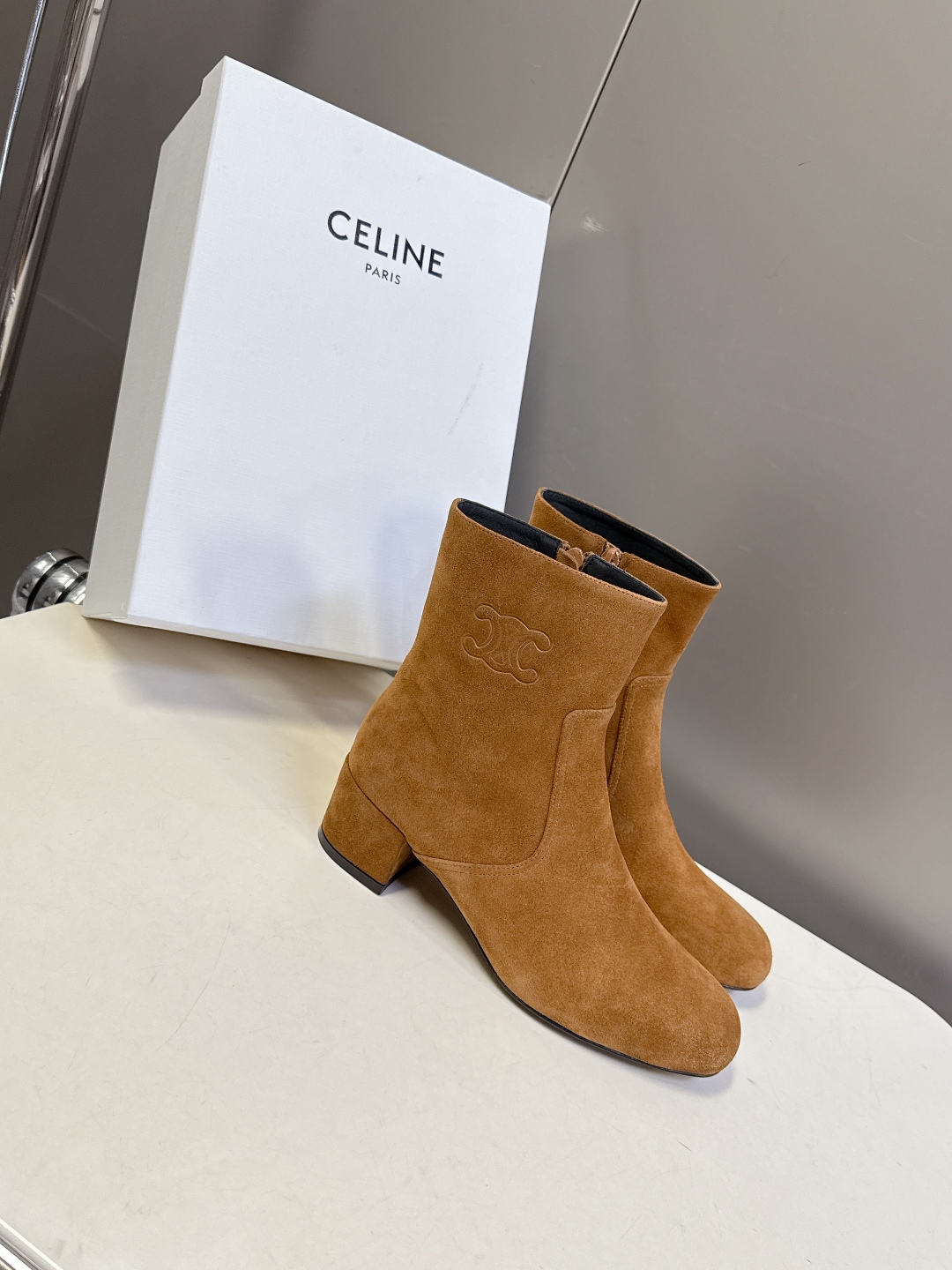  Celine思琳秋冬最新款复古凯旋门粗跟 短靴 长靴
 超多明星时尚博主种草 思琳这一季好看的款式真的