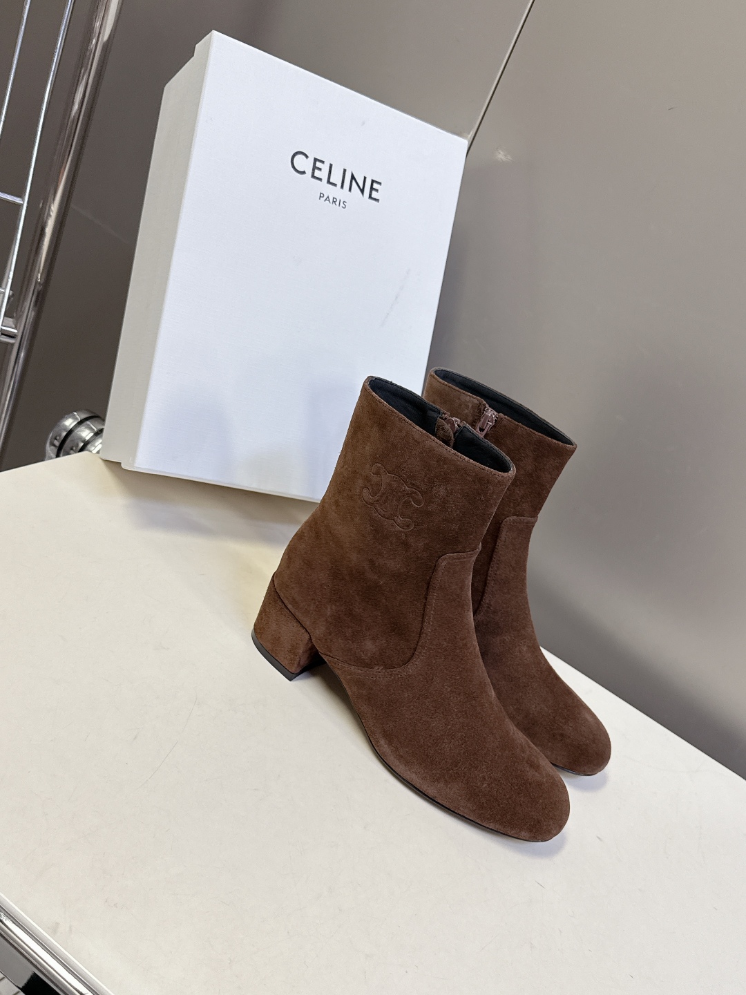  Celine思琳秋冬最新款复古凯旋门粗跟 短靴 长靴
 超多明星时尚博主种草 思琳这一季好看的款式真的