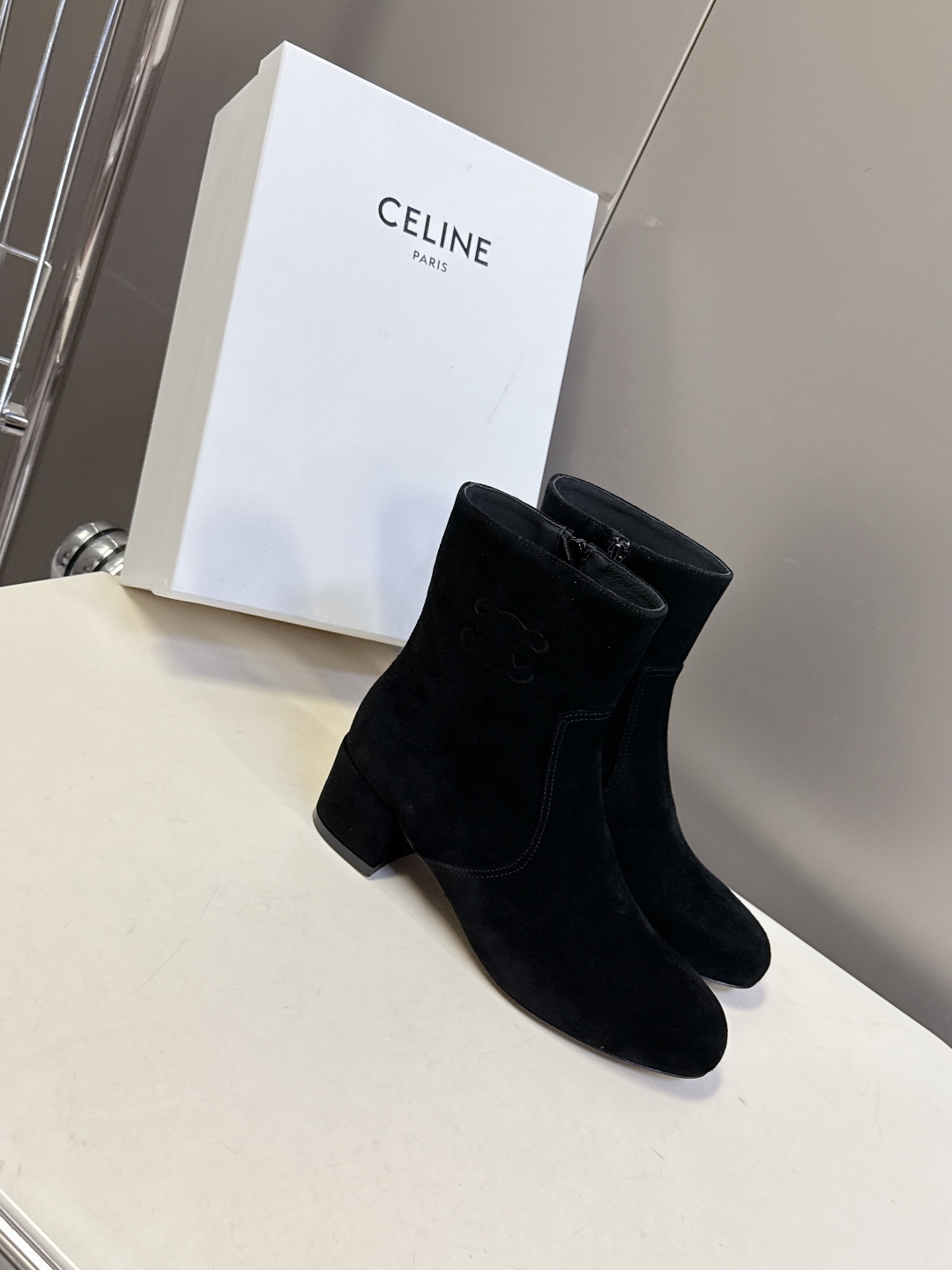  Celine思琳秋冬最新款复古凯旋门粗跟 短靴 长靴
 超多明星时尚博主种草 思琳这一季好看的款式真的