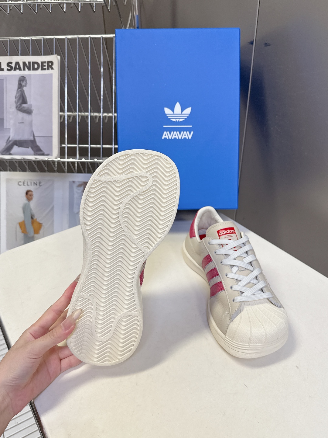  Adidas 阿迪达斯秋冬最新款休闲鞋
 超多明星网红种草 小丑贝壳休闲鞋 简直就是球鞋界的 流量收割