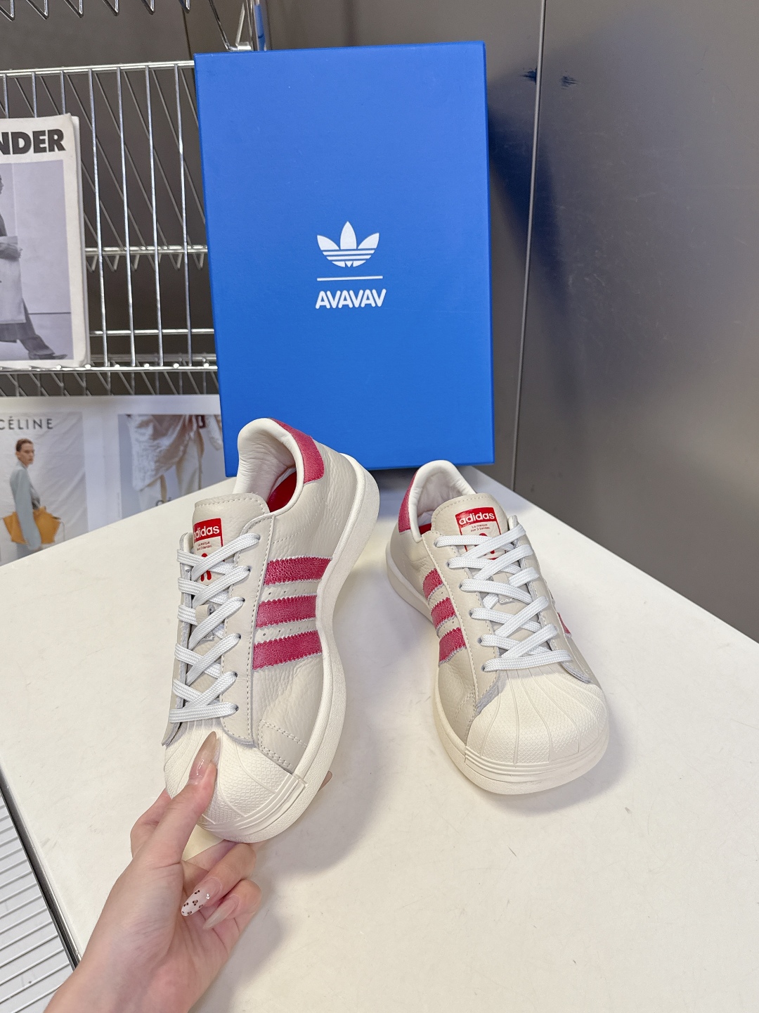  Adidas 阿迪达斯秋冬最新款休闲鞋
 超多明星网红种草 小丑贝壳休闲鞋 简直就是球鞋界的 流量收割