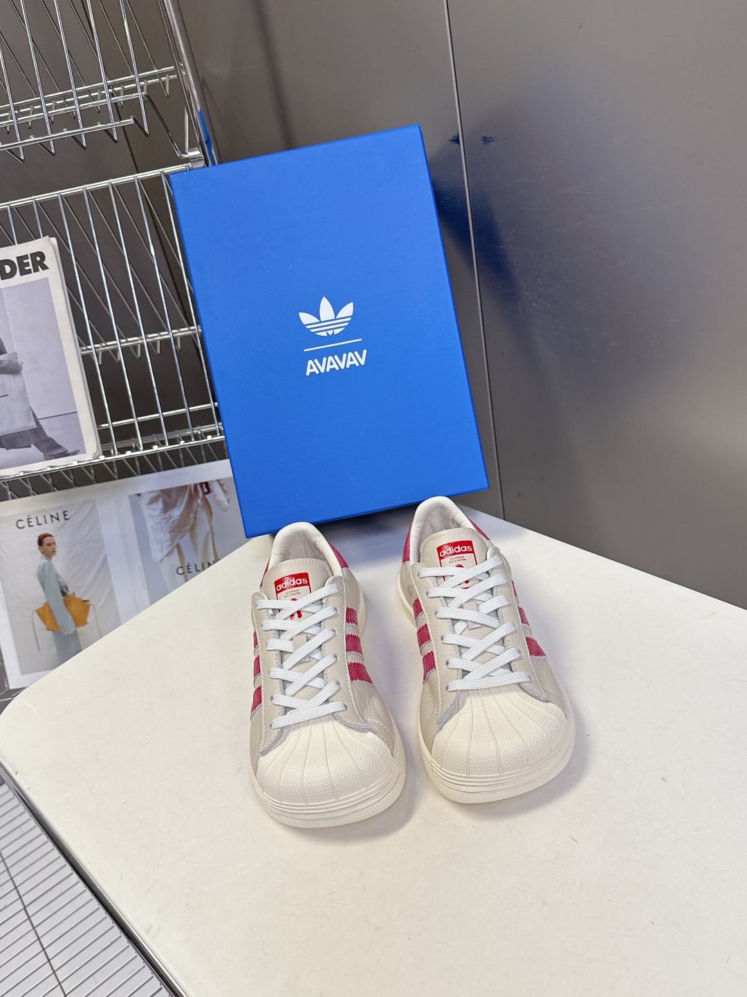  Adidas 阿迪达斯秋冬最新款休闲鞋
 超多明星网红种草 小丑贝壳休闲鞋 简直就是球鞋界的 流量收割
