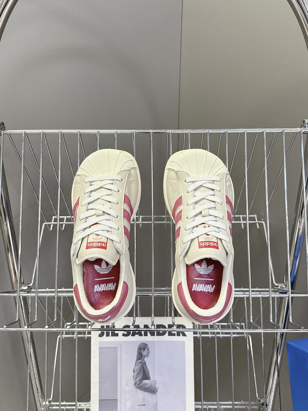 Adidas 阿迪达斯秋冬最新款休闲鞋
 超多明星网红种草 小丑贝壳休闲鞋 简直就是球鞋界的 流量收割