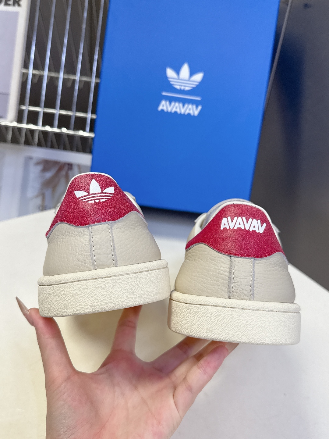  Adidas 阿迪达斯秋冬最新款休闲鞋
 超多明星网红种草 小丑贝壳休闲鞋 简直就是球鞋界的 流量收割