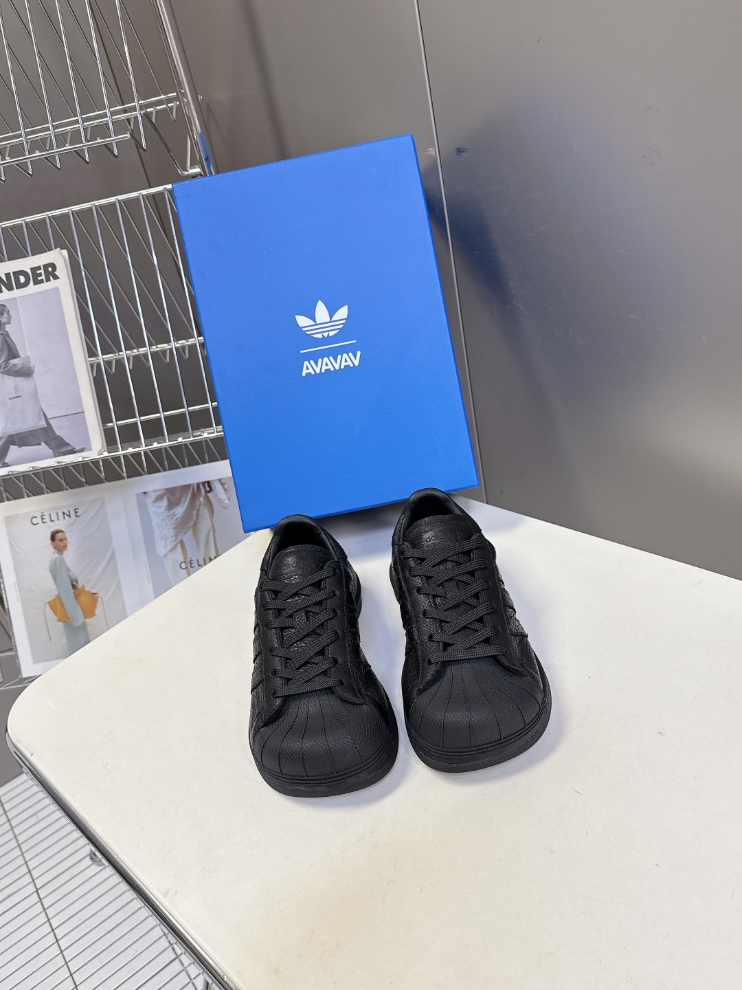  Adidas 阿迪达斯秋冬最新款休闲鞋
 超多明星网红种草 小丑贝壳休闲鞋 简直就是球鞋界的 流量收割