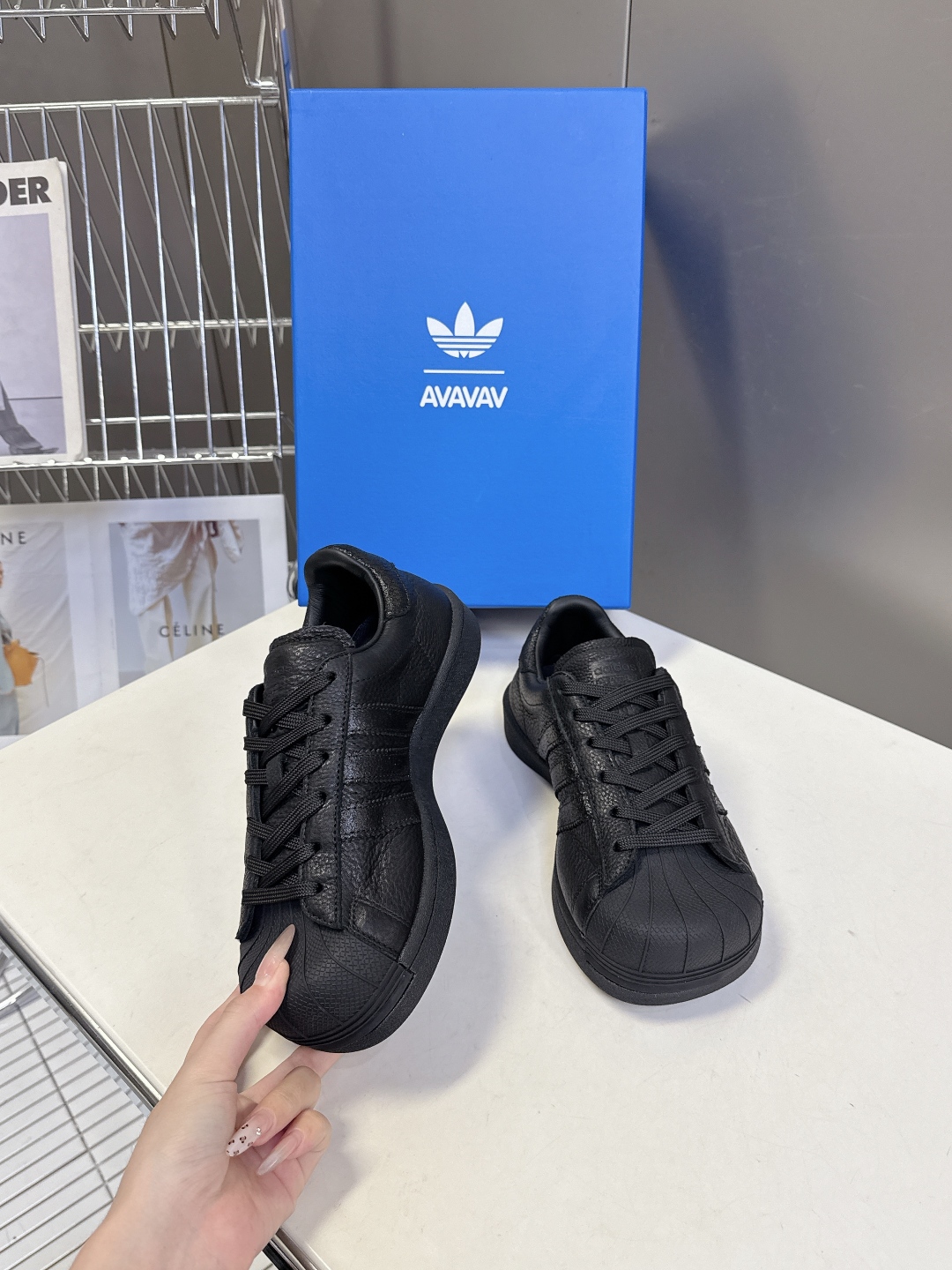  Adidas 阿迪达斯秋冬最新款休闲鞋
 超多明星网红种草 小丑贝壳休闲鞋 简直就是球鞋界的 流量收割