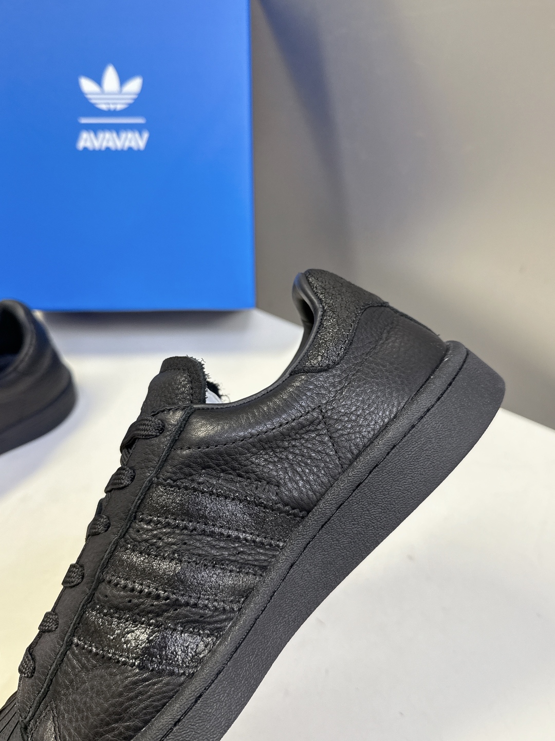  Adidas 阿迪达斯秋冬最新款休闲鞋
 超多明星网红种草 小丑贝壳休闲鞋 简直就是球鞋界的 流量收割