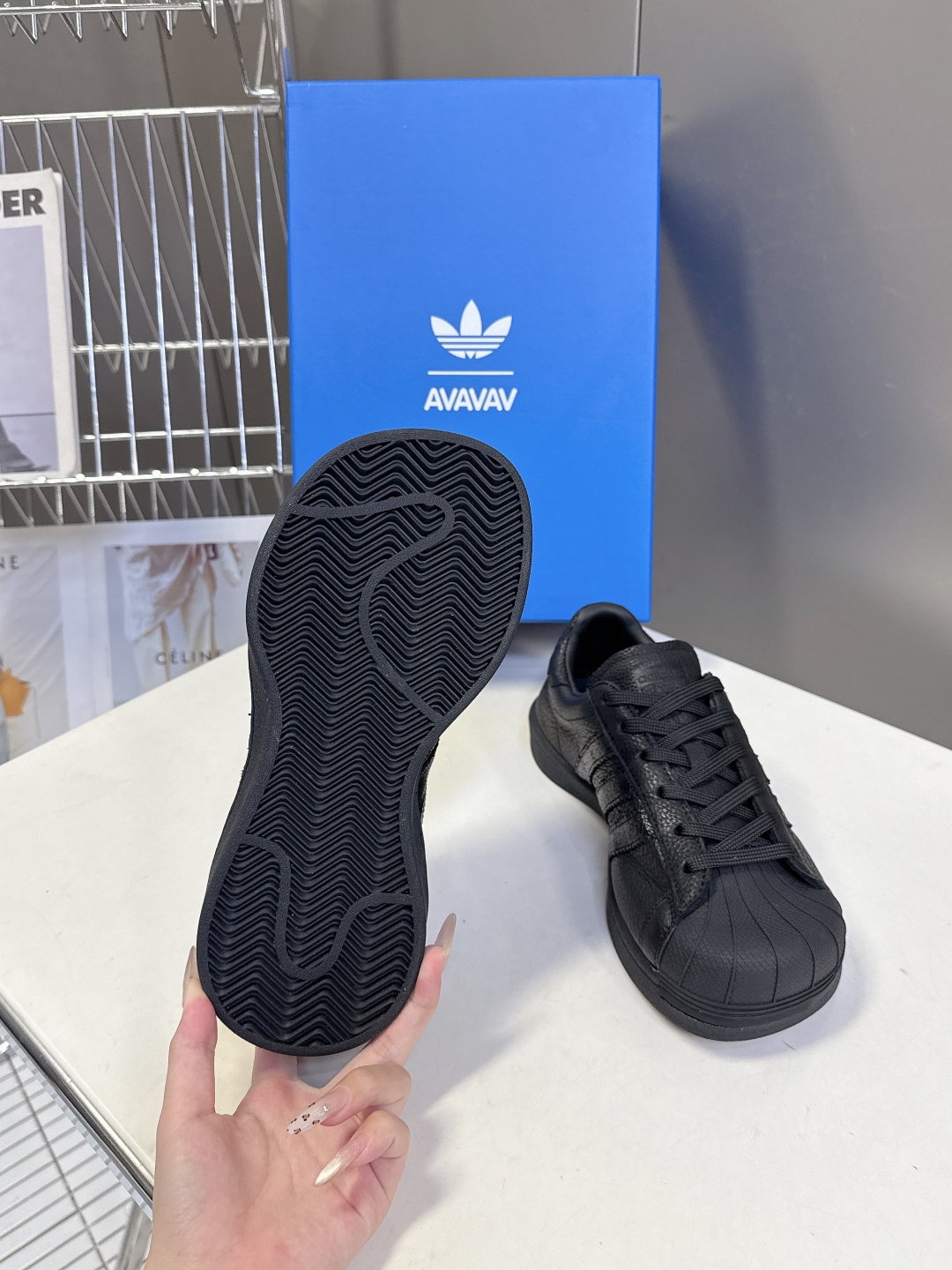  Adidas 阿迪达斯秋冬最新款休闲鞋
 超多明星网红种草 小丑贝壳休闲鞋 简直就是球鞋界的 流量收割