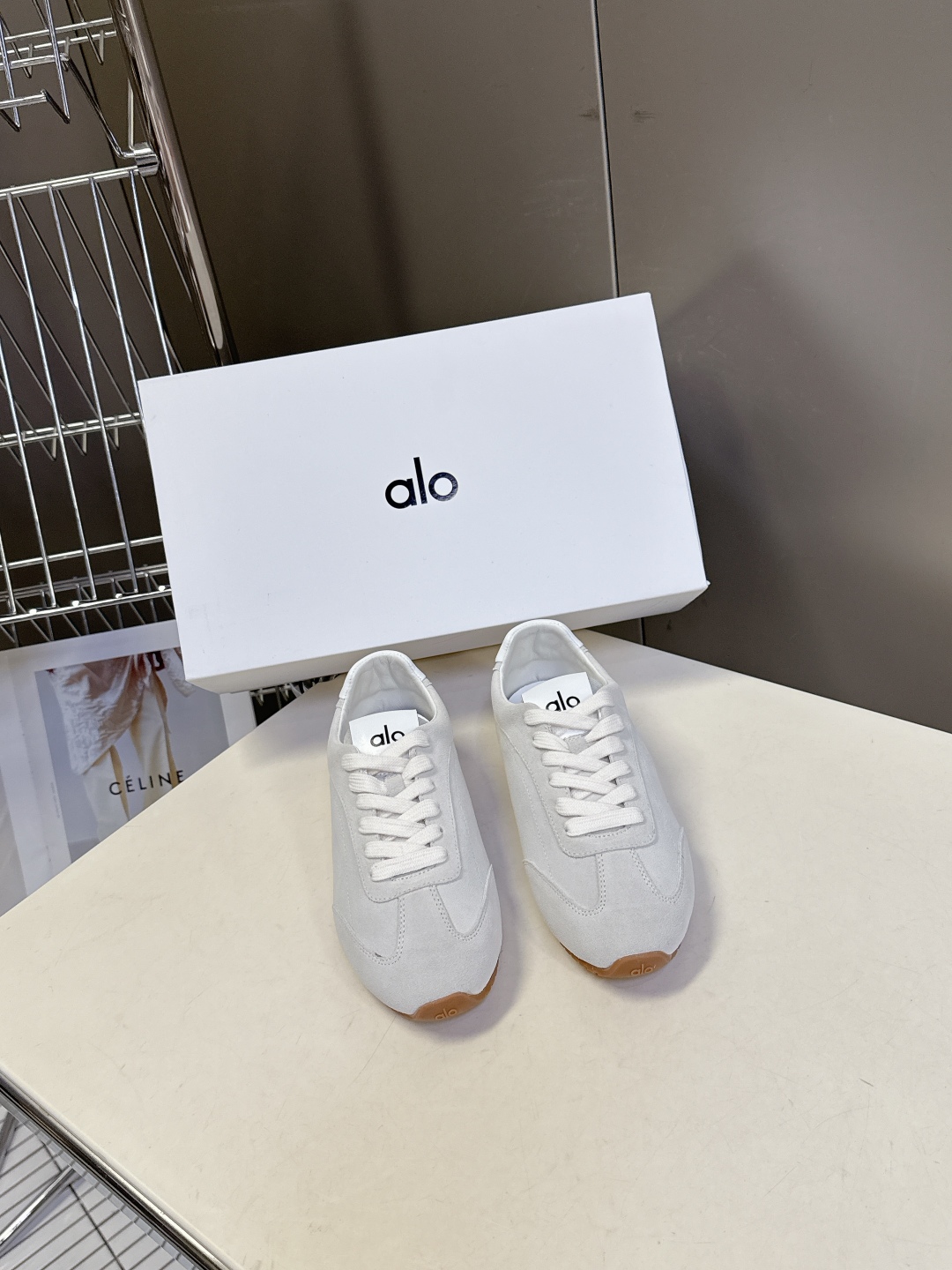  alo2025秋冬最新情侣款德训鞋 休闲鞋
 美国瑜伽服品牌超火的alo 欧美明星私服首选 这系列真