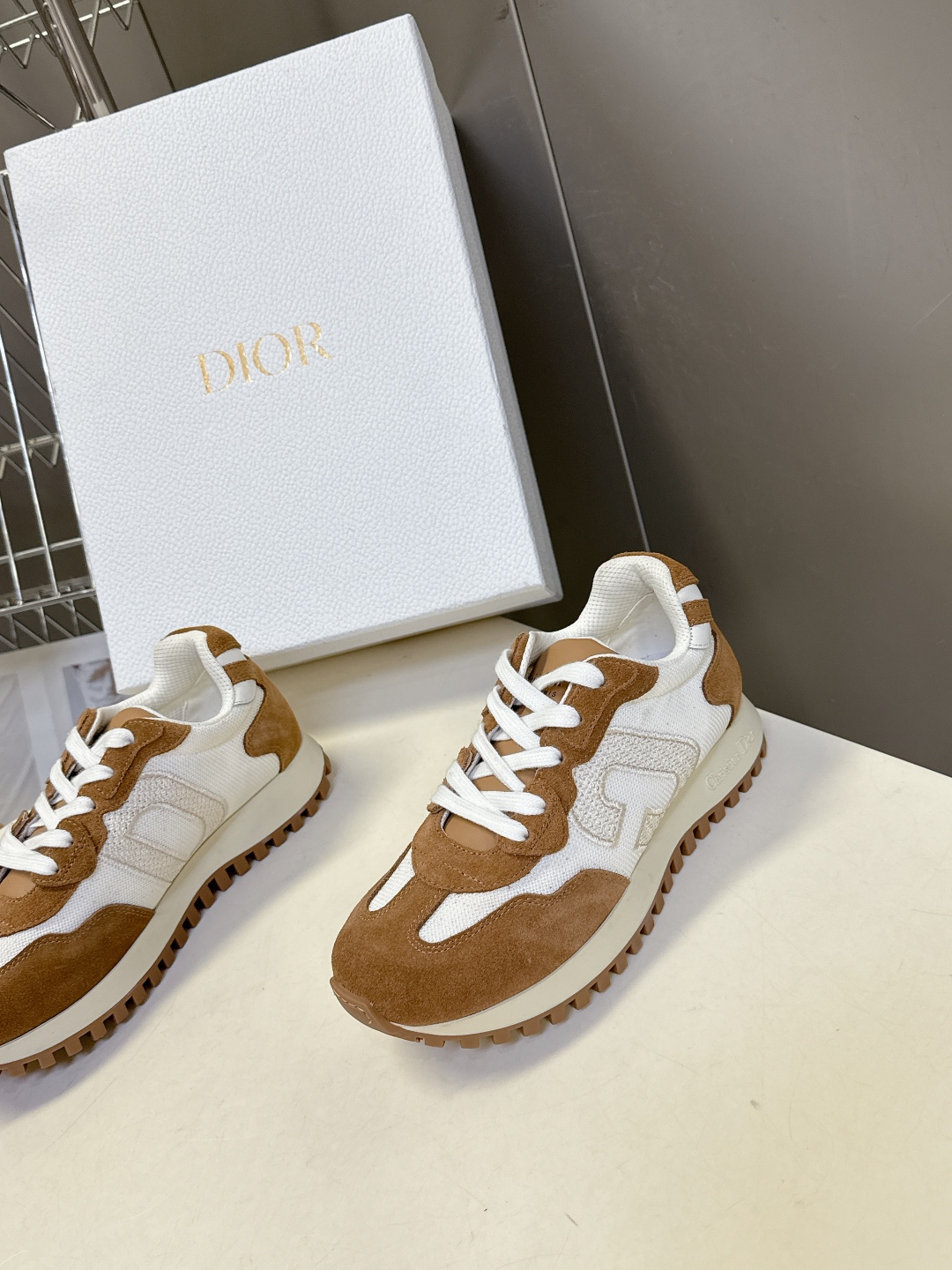  Dior 迪奥最新走秀款休闲阿甘鞋 运动鞋                              