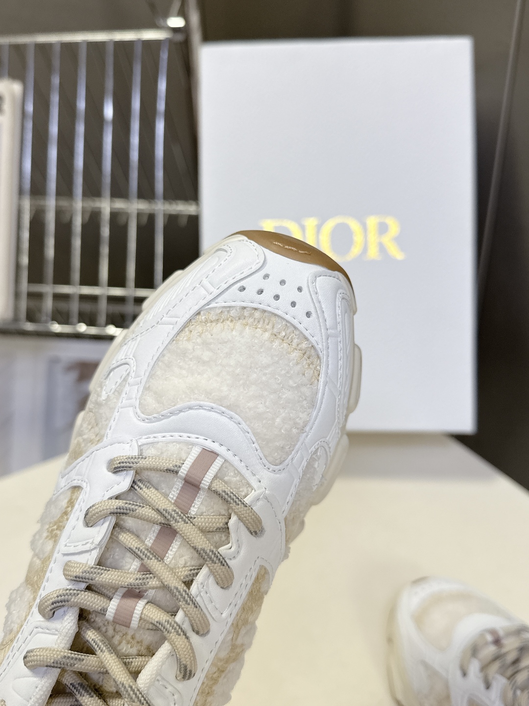  Dior迪奥Chrono系列最新款 运动鞋 
  这款Dior chrono运动鞋延续经久不衰的轮廓，