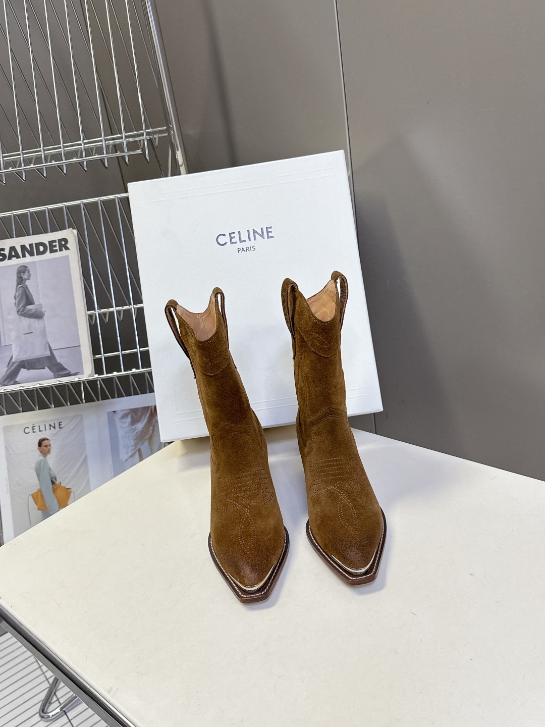  CELINE思琳专柜最新时装靴、走秀款时尚博主同款 早秋力推单品！复古欧美风格 炸街必备单品 ✔️凯旋