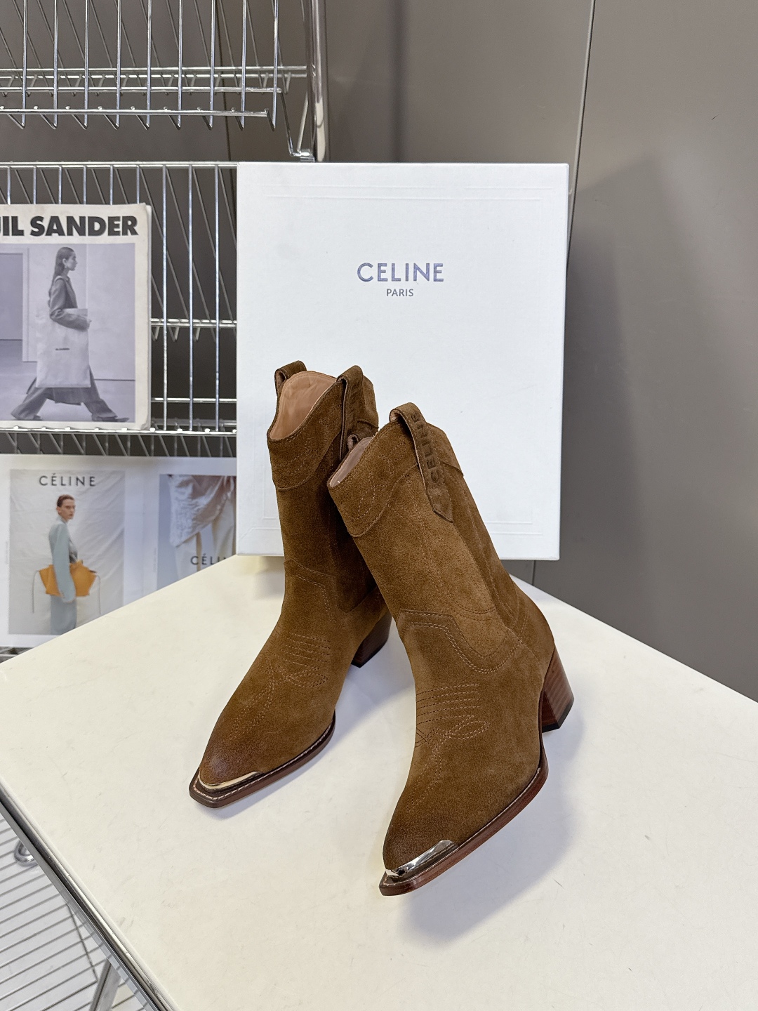  CELINE思琳专柜最新时装靴、走秀款时尚博主同款 早秋力推单品！复古欧美风格 炸街必备单品 ✔️凯旋