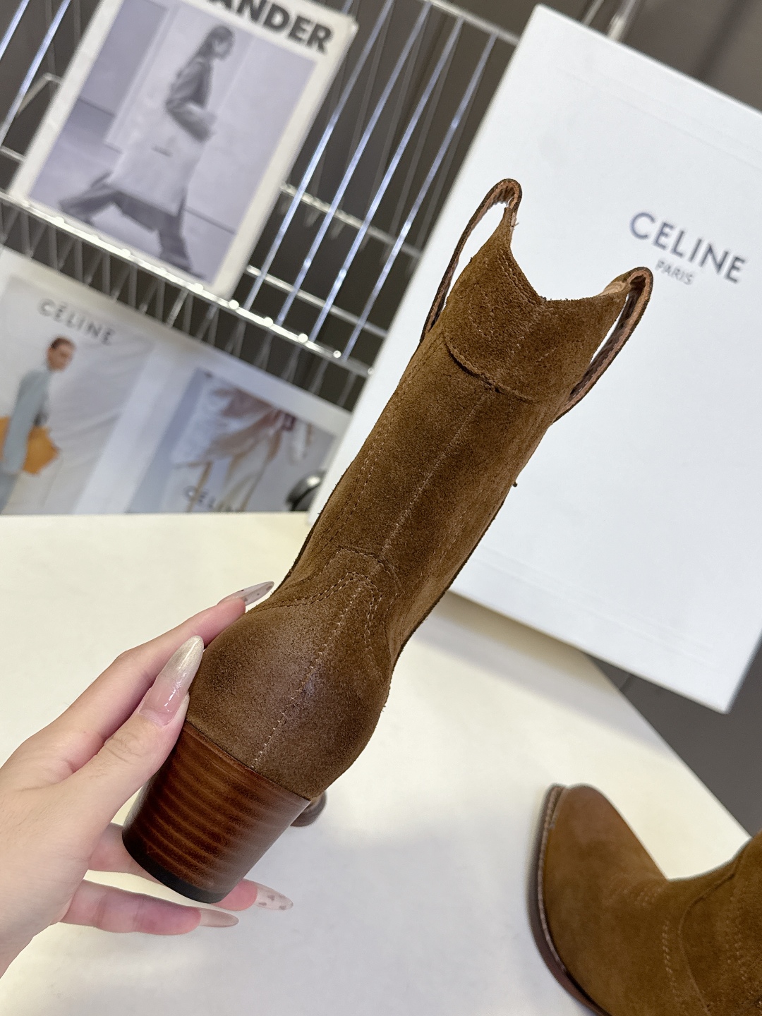  CELINE思琳专柜最新时装靴、走秀款时尚博主同款 早秋力推单品！复古欧美风格 炸街必备单品 ✔️凯旋