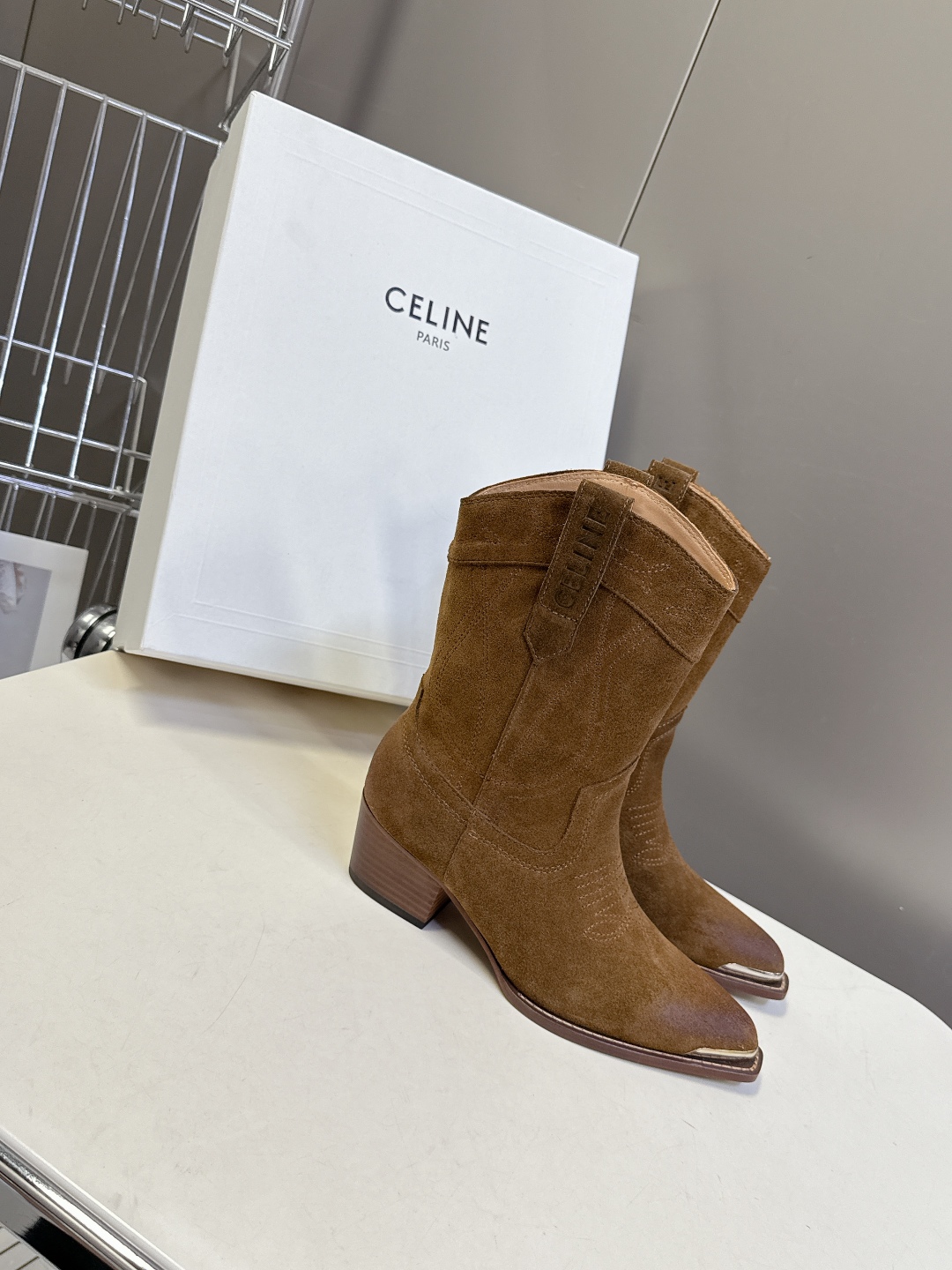  CELINE思琳专柜最新时装靴、走秀款时尚博主同款 早秋力推单品！复古欧美风格 炸街必备单品 ✔️凯旋