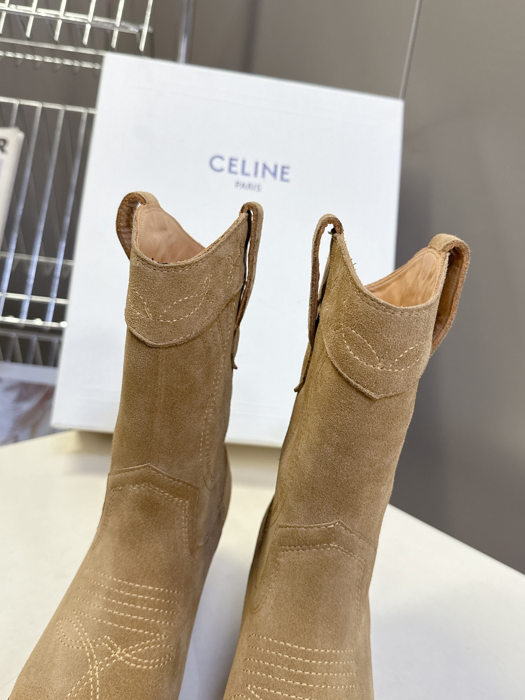  CELINE思琳专柜最新时装靴、走秀款时尚博主同款 早秋力推单品！复古欧美风格 炸街必备单品 ✔️凯旋