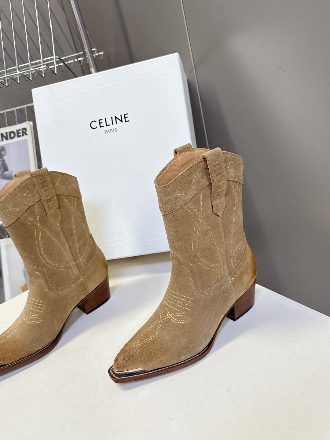  CELINE思琳专柜最新时装靴、走秀款时尚博主同款 早秋力推单品！复古欧美风格 炸街必备单品 ✔️凯旋