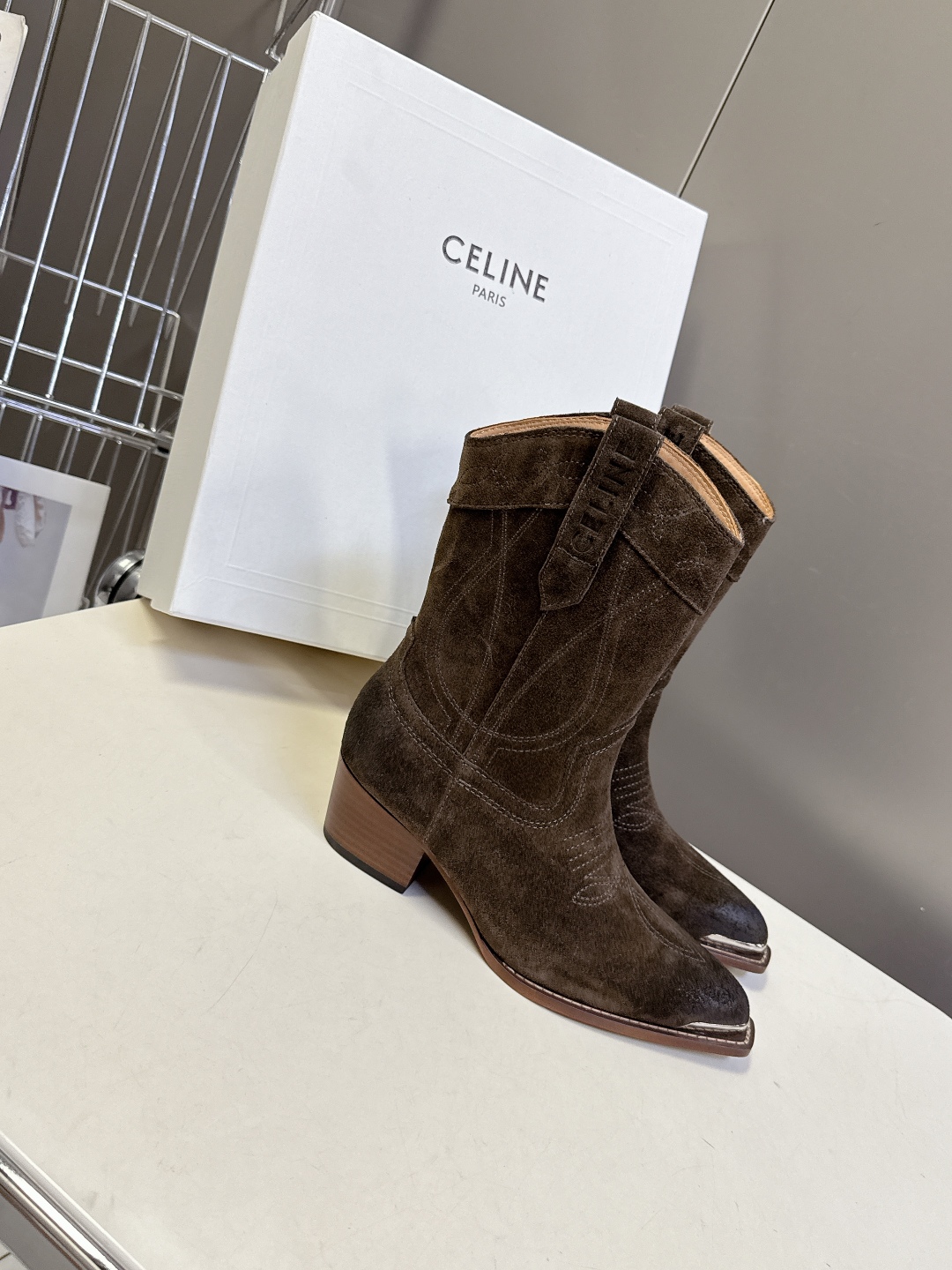  CELINE思琳专柜最新时装靴、走秀款时尚博主同款 早秋力推单品！复古欧美风格 炸街必备单品 ✔️凯旋