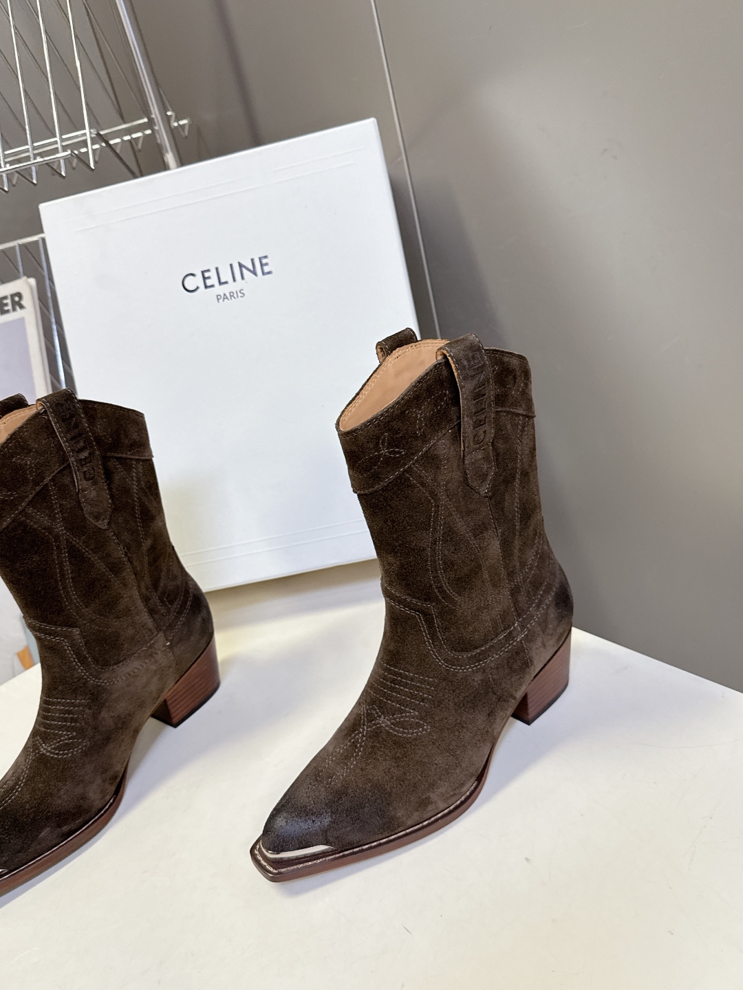  CELINE思琳专柜最新时装靴、走秀款时尚博主同款 早秋力推单品！复古欧美风格 炸街必备单品 ✔️凯旋