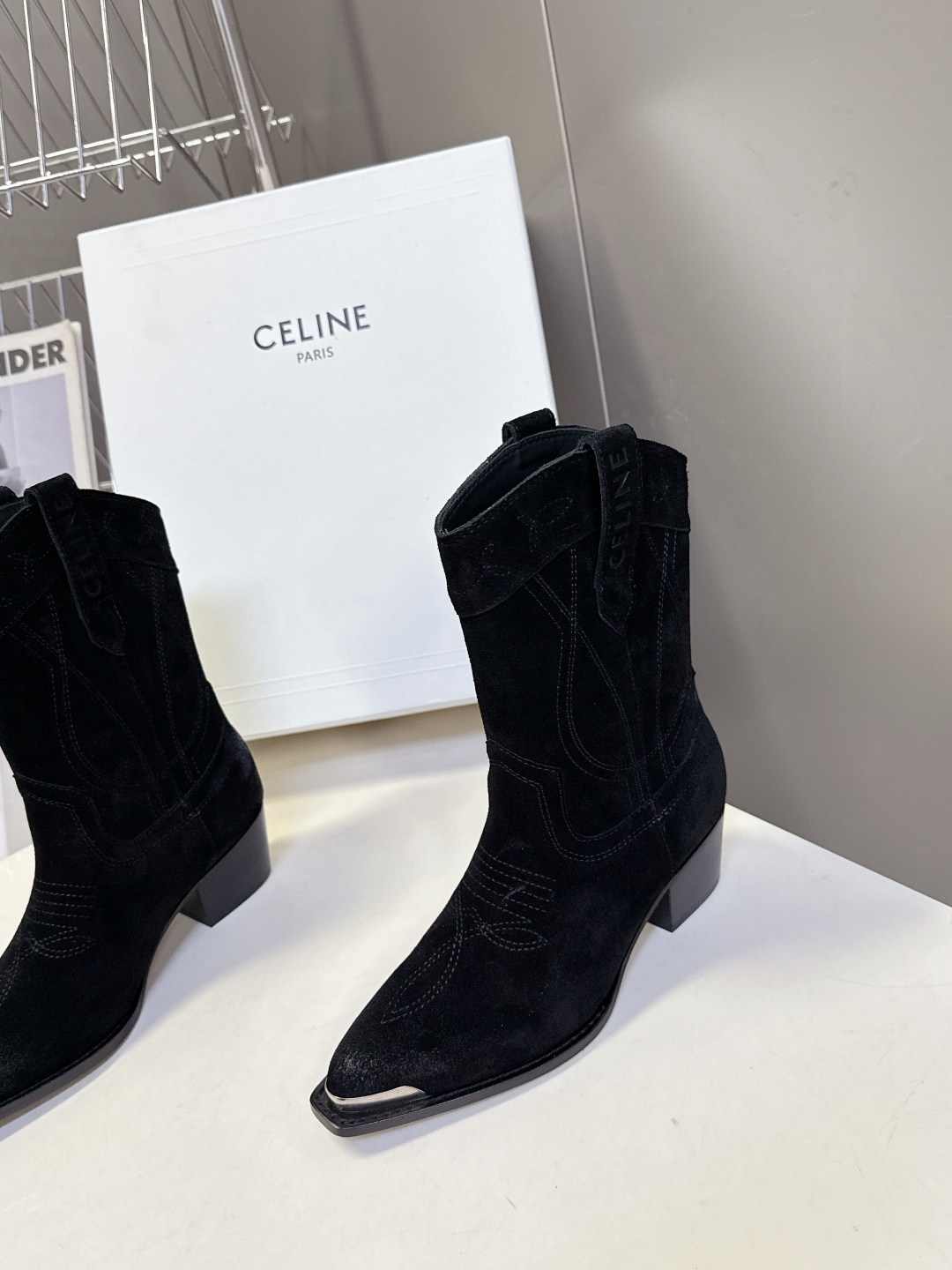  CELINE思琳专柜最新时装靴、走秀款时尚博主同款 早秋力推单品！复古欧美风格 炸街必备单品 ✔️凯旋