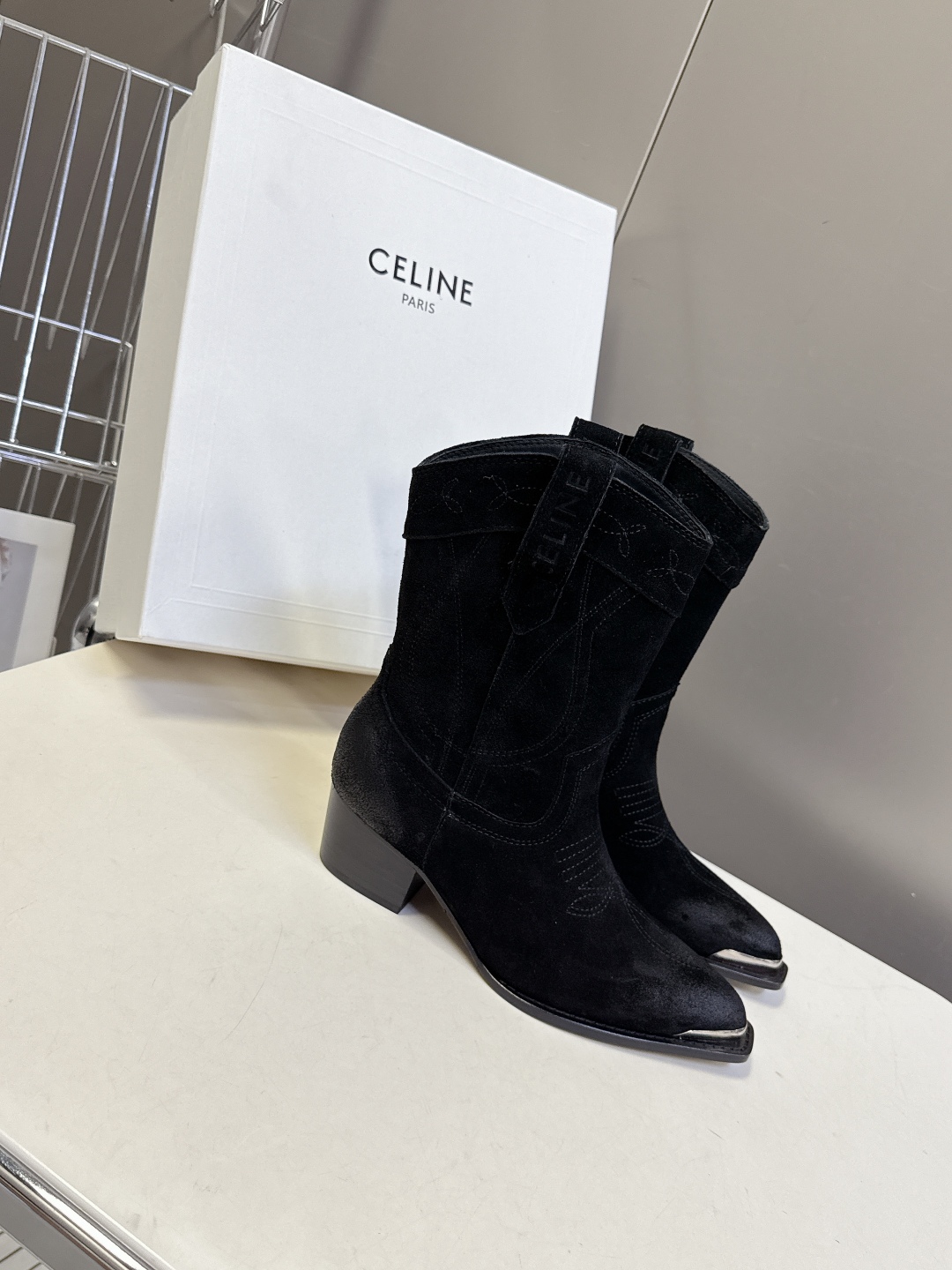  CELINE思琳专柜最新时装靴、走秀款时尚博主同款 早秋力推单品！复古欧美风格 炸街必备单品 ✔️凯旋