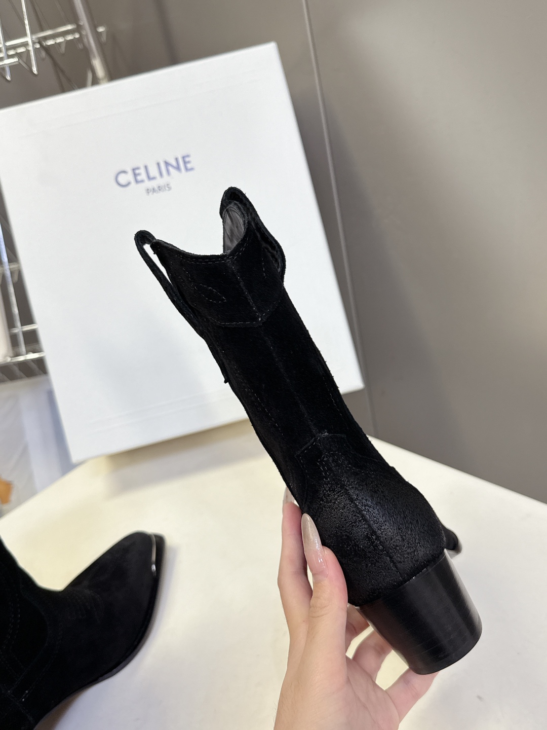  CELINE思琳专柜最新时装靴、走秀款时尚博主同款 早秋力推单品！复古欧美风格 炸街必备单品 ✔️凯旋