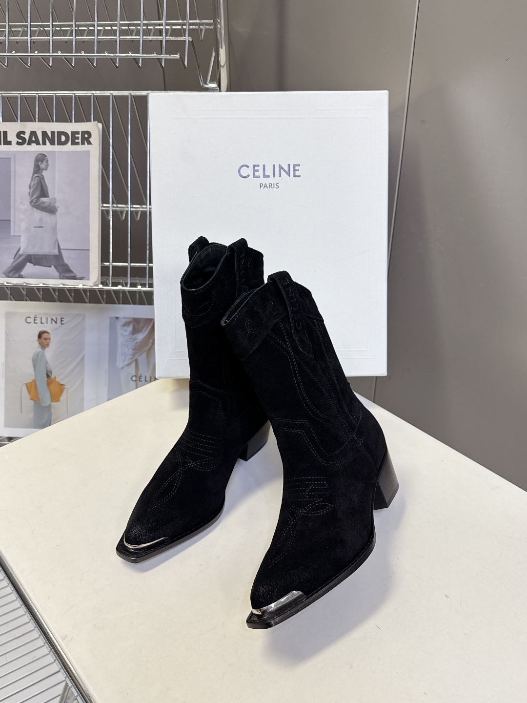  CELINE思琳专柜最新时装靴、走秀款时尚博主同款 早秋力推单品！复古欧美风格 炸街必备单品 ✔️凯旋